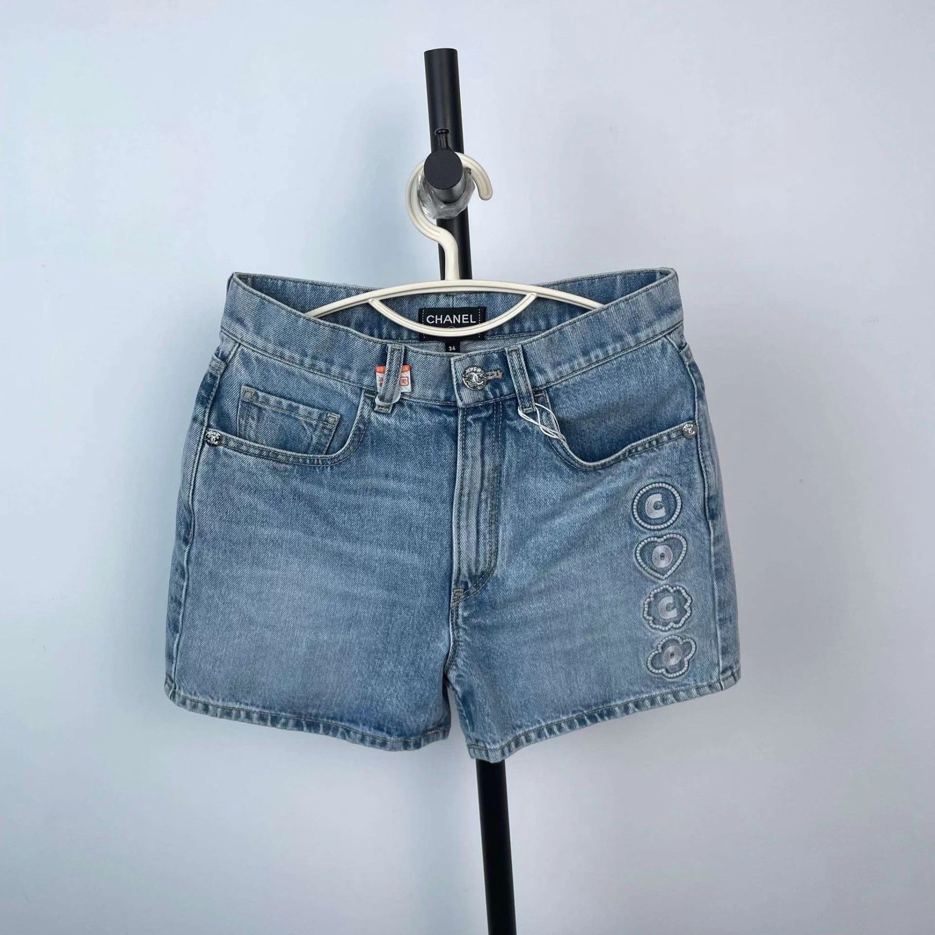 Chanel Chanel 25M Mcoco Beach Denim Short 34 A Grade Size 25" / US 0 / IT 36 - 1 Thumbnail