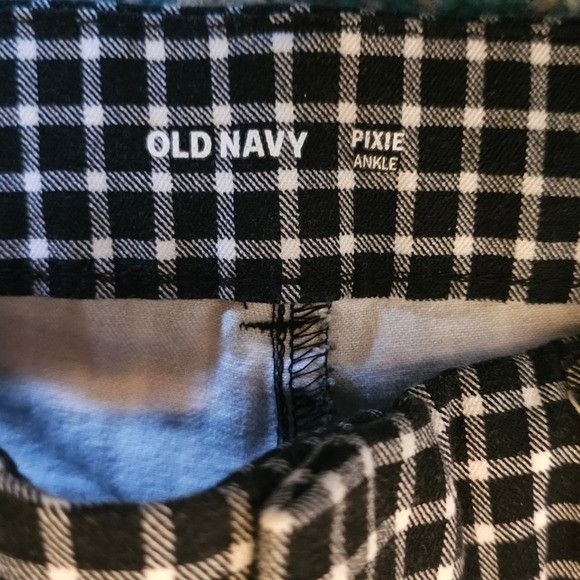 Old Navy Old Navy Black and White Checkered Pixie Ankle Pants Size 4 Size 28" / US 6 / IT 42 - 5 Thumbnail