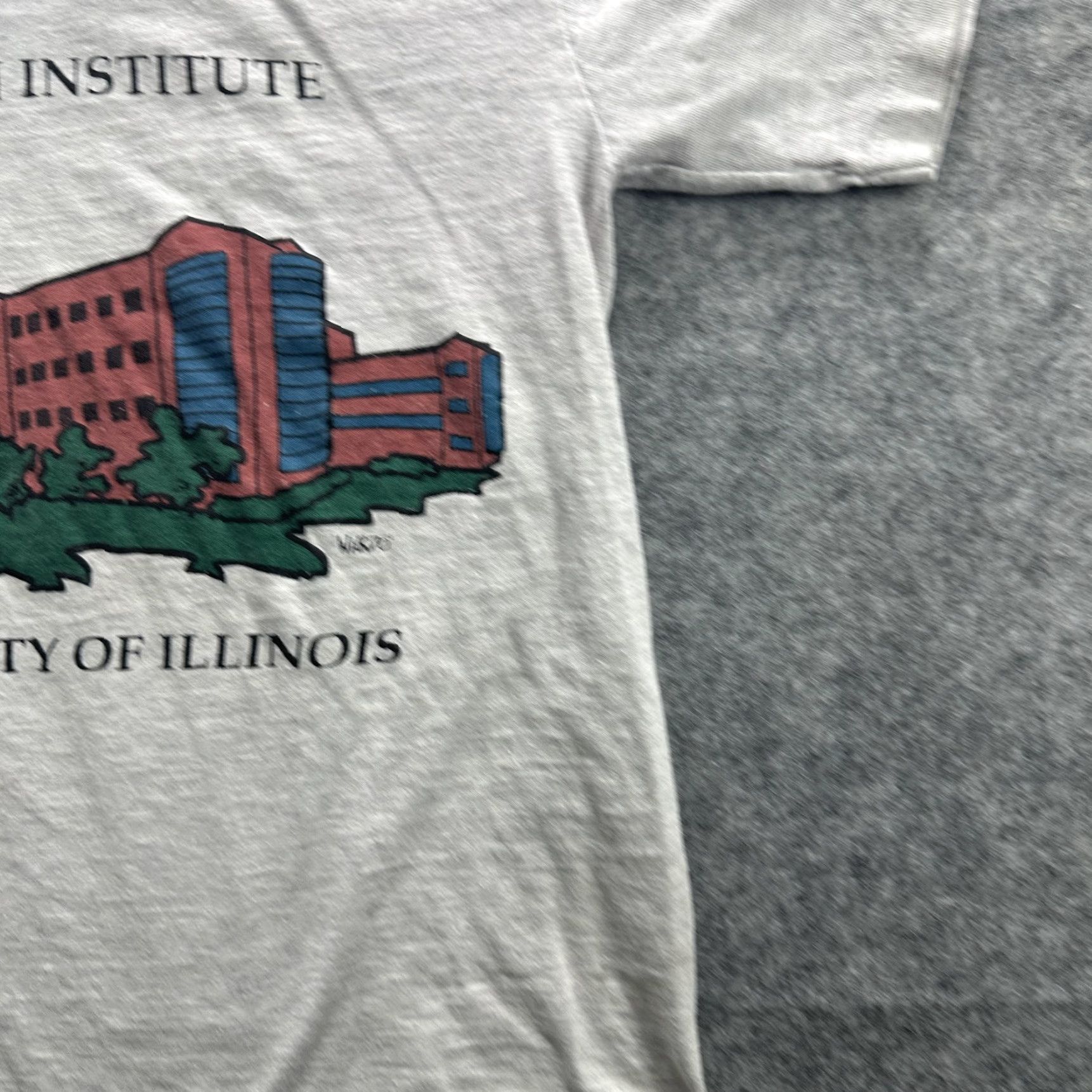 Vintage VINTAGE University of Illinois Shirt Mens Small College 90s Graphic Tee Gray Cotton Short Sleeve Size US S / EU 44-46 / 1 - 5 Thumbnail