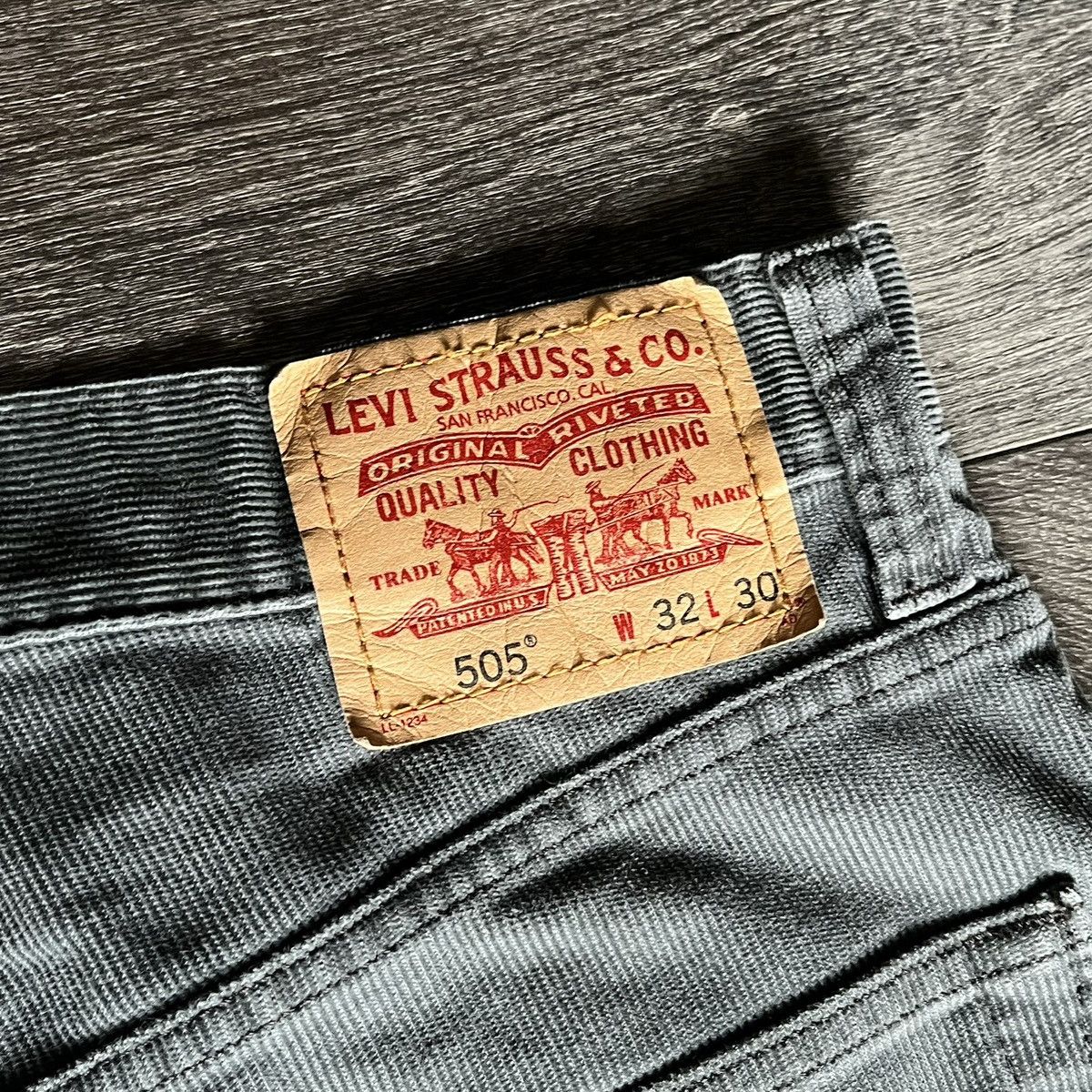 Levi's Vintage 2000s Levi’s 505 Corduroy Straight Fit Jeans 32x30 Size US 32 / EU 48 - 4 Thumbnail