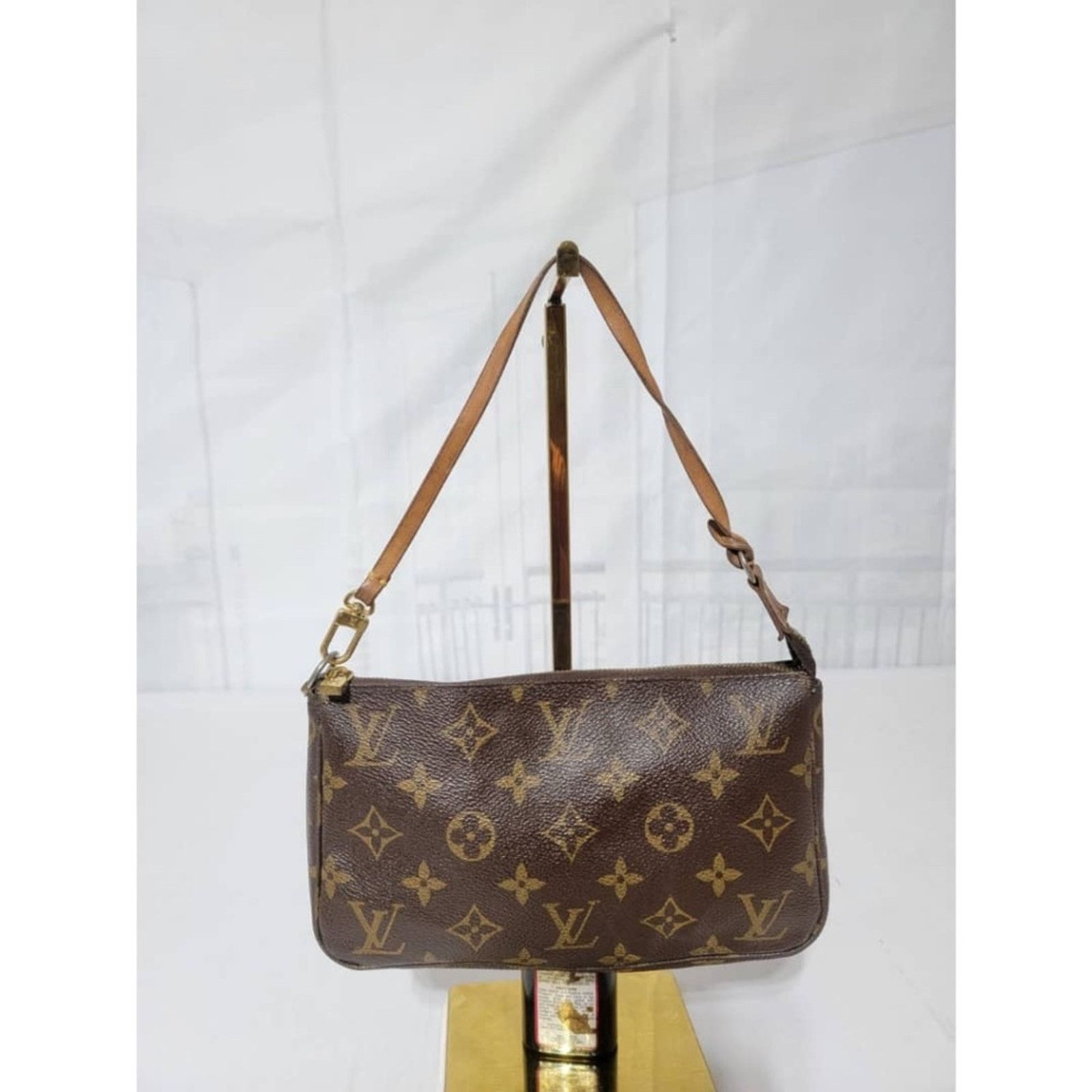 Louis Vuitton Authentic LOUIS VUITTON Monogram Pochette Accessoires Brown Size ONE SIZE - 5 Thumbnail