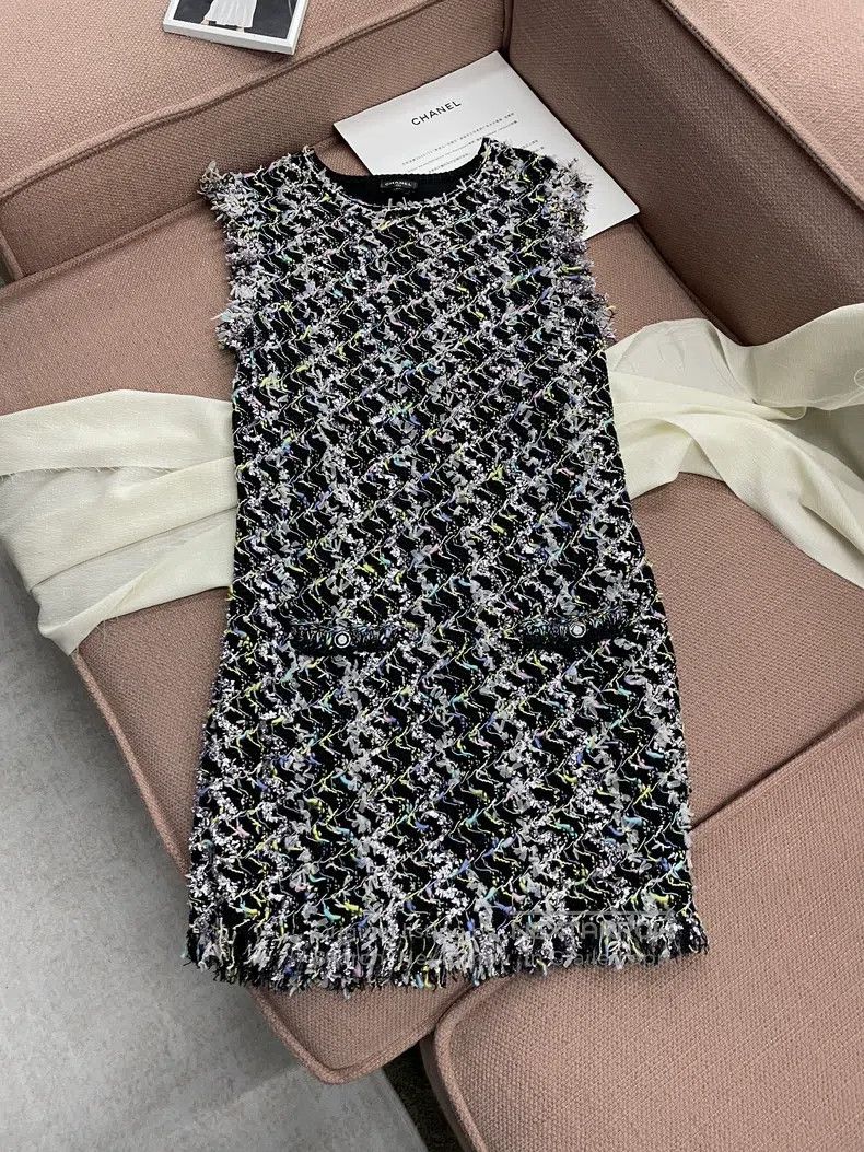 Chanel Chanel 22 Spring and Summer Colourful Heavy Industry tasse Size XS / US 0-2 / IT 36-38 - 1 Thumbnail