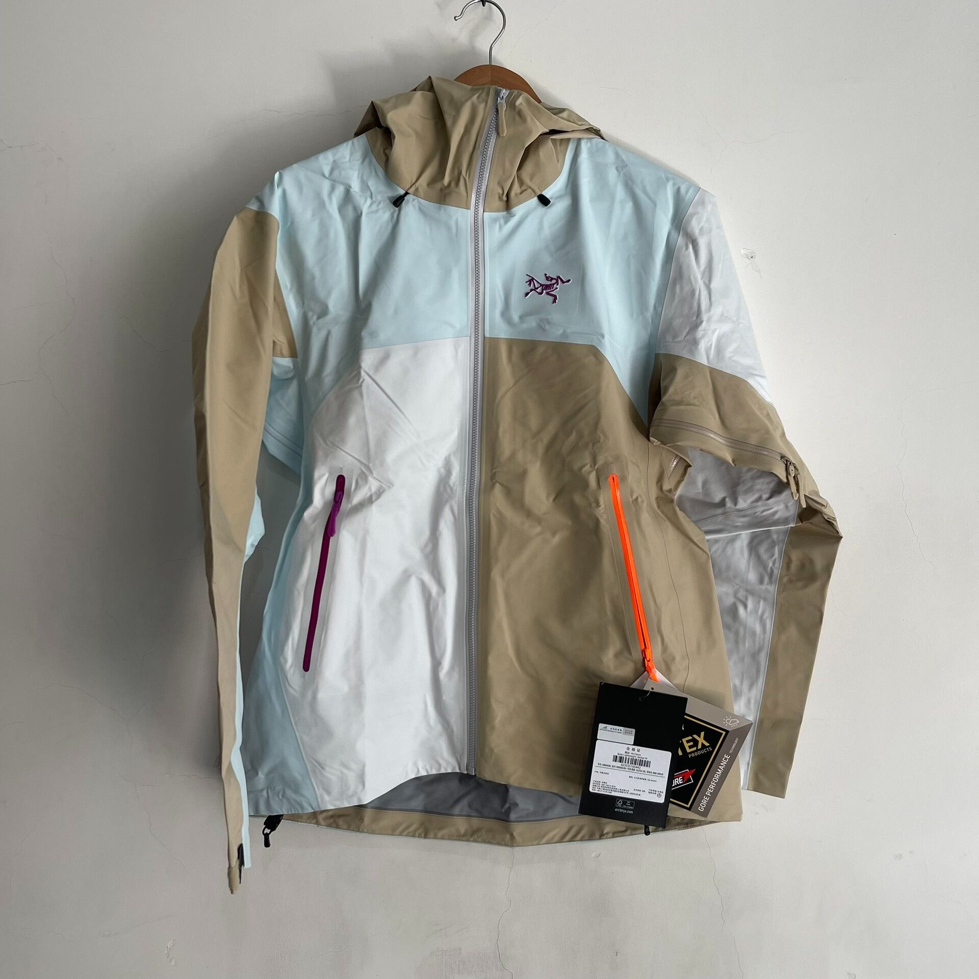 Arc'teryx Arcteryx BETA Lightweight Jacket for Women Size M / US 6-8 / IT 42-44 - 1 Thumbnail