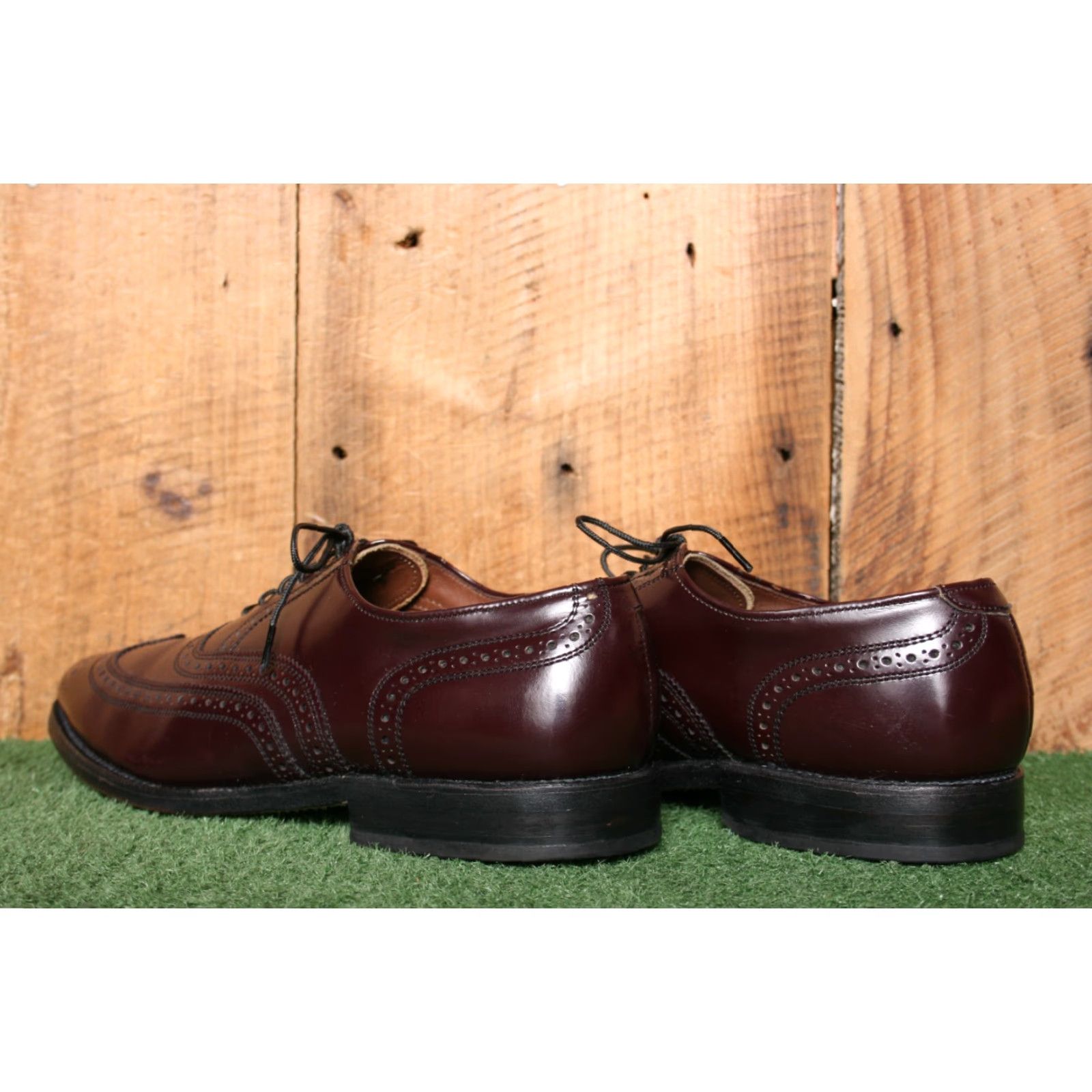 Allen Edmonds ALLEN EDMONDS Lloyd Burgundy Leather Brogue Wingtip Oxfords Sz. 9.5 C Dress Shoe Men Oxford Shoes Burgundy Leather Size US 10 / EU 43 - 3 Thumbnail