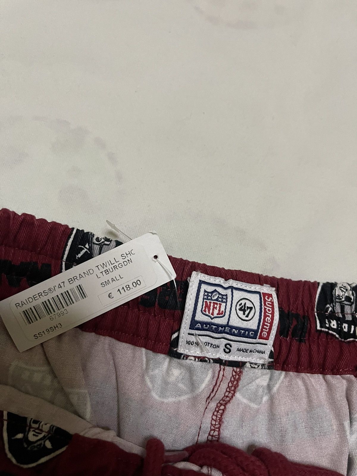 Supreme Supreme NFL raiders 47 twill short light burgundy Size US 30 / EU 46 - 2 Thumbnail