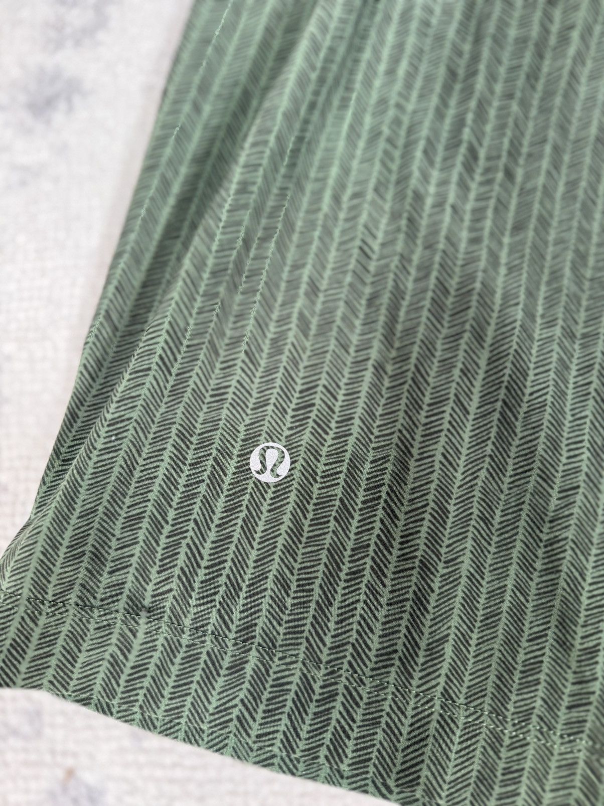 Lululemon Lululemon Athletic Gym Green Shorts Size US 36 / EU 52 - 3 Thumbnail