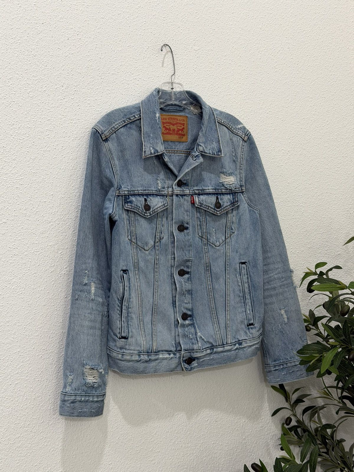 Levi's Levi's Trucker Jacket Size Small Light Wash Denim Distressed Size US S / EU 44-46 / 1 - 2 Thumbnail