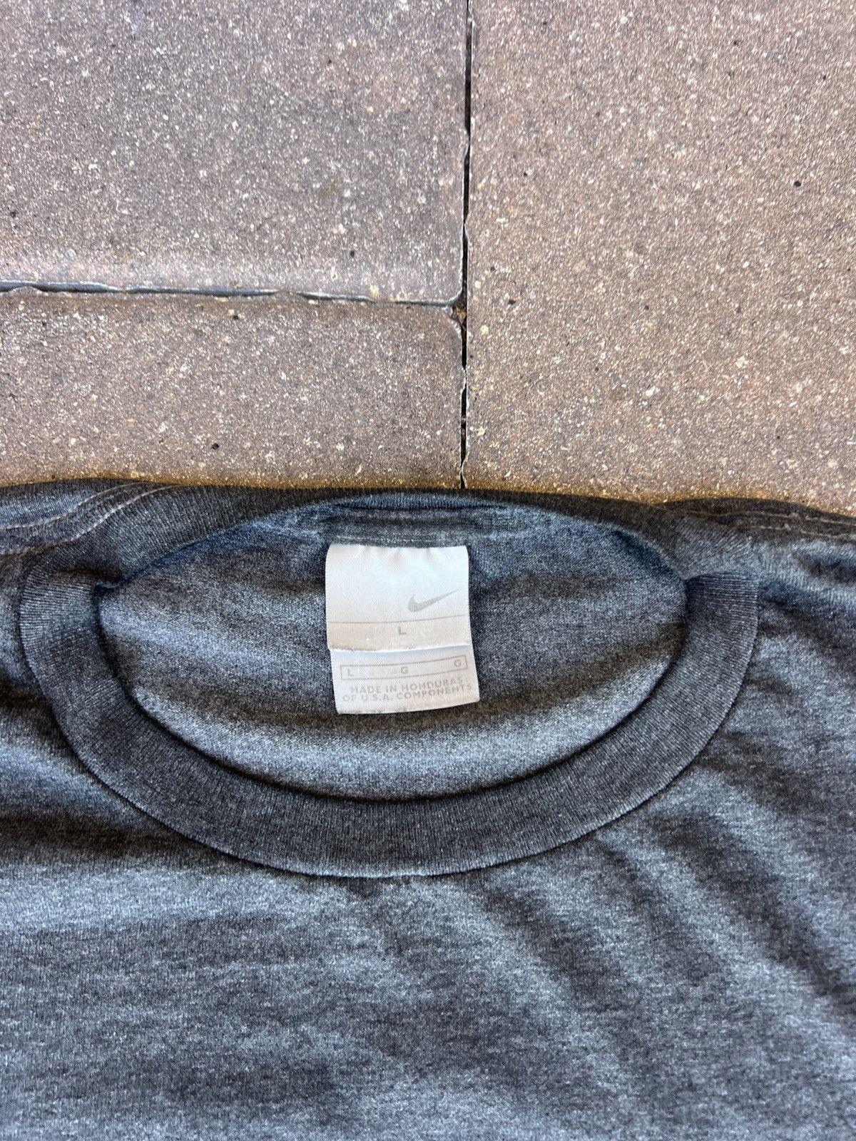 Nike Vintage Y2K Nike T-Shirt Size L Size US L / EU 52-54 / 3 - 3 Thumbnail