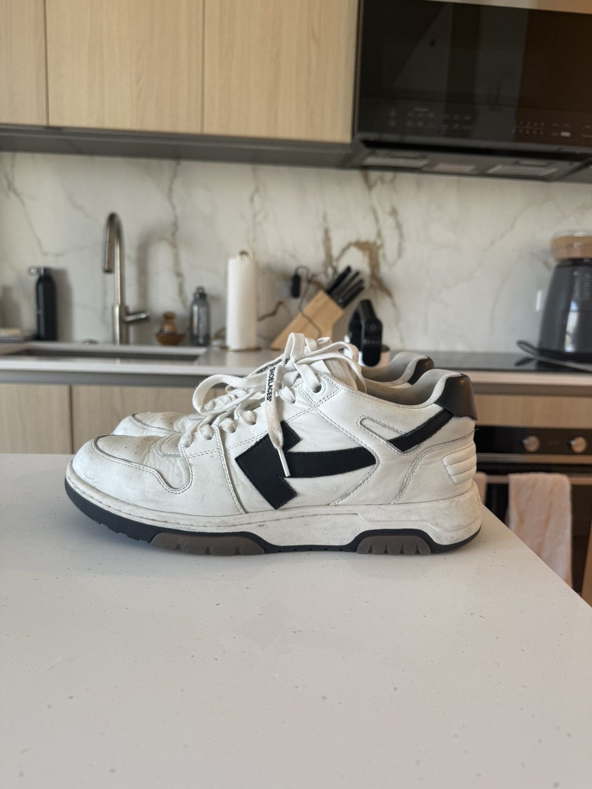 Off-White Off White Out of Office Sneakers Size US 11 / EU 44 - 2 Thumbnail