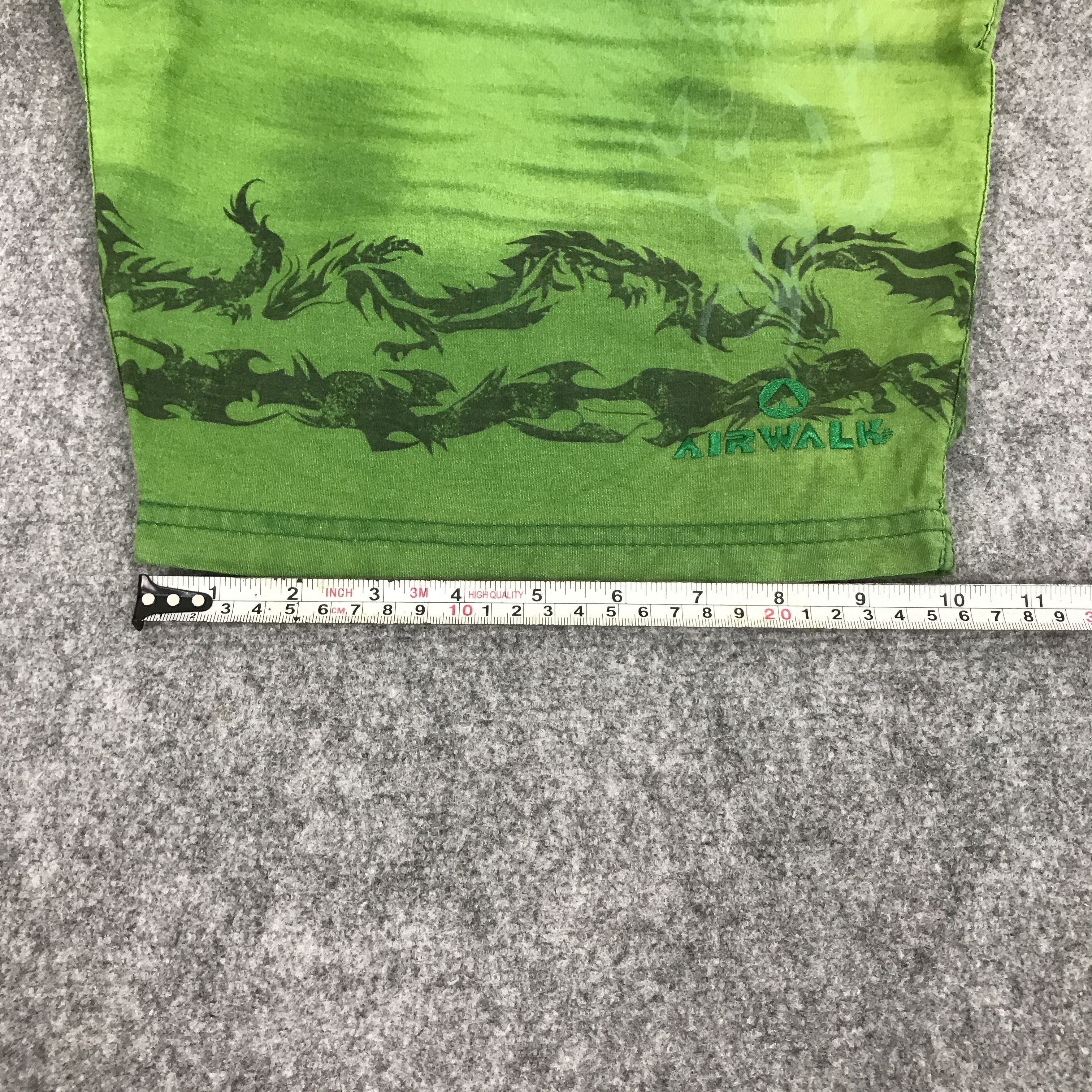 Airwalk AIRWALK GREEN DESIGN DRAGON SHORTS PANTS Size US 30 / EU 46 - 11 Thumbnail