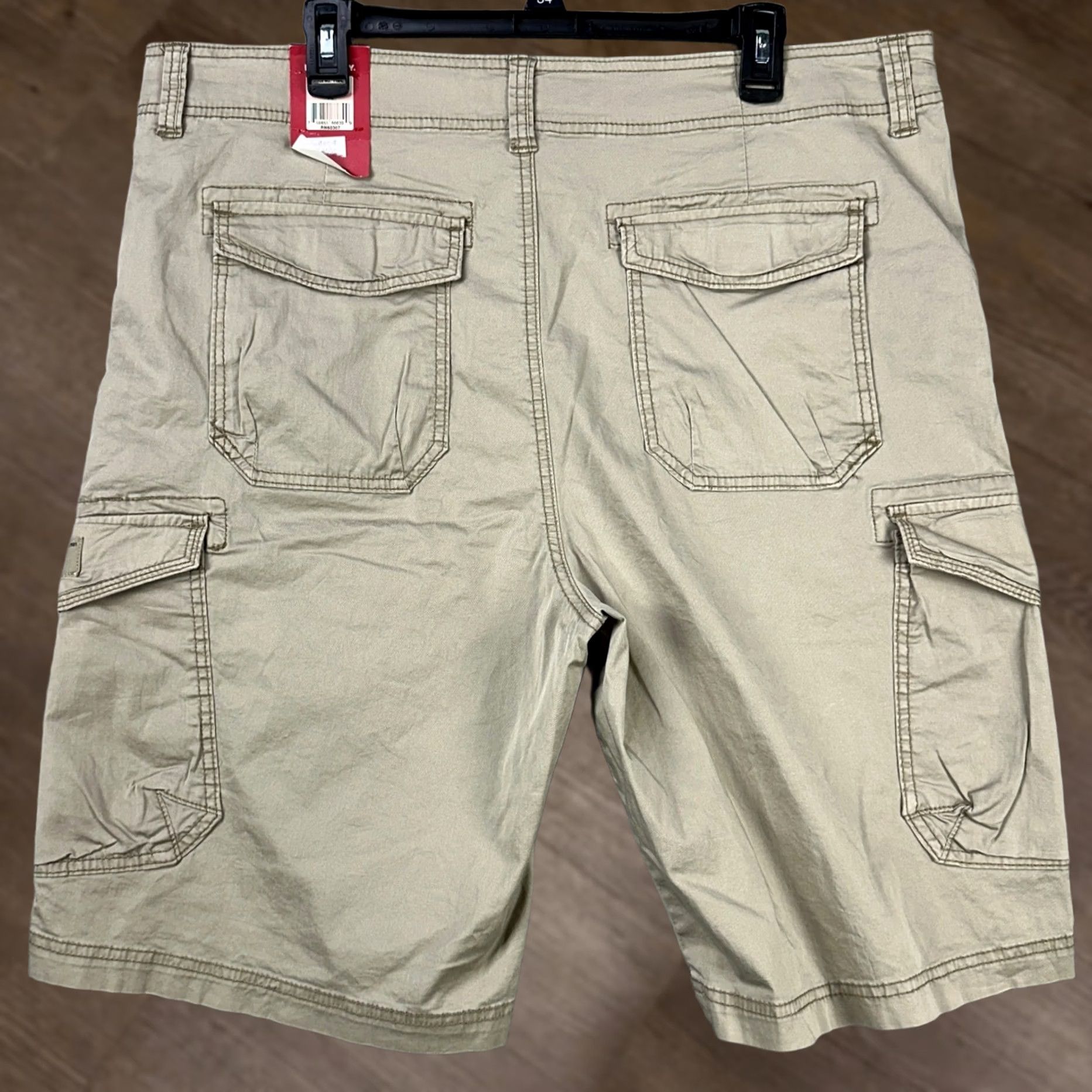 Vintage UNIONBAY Mens Cargo Shorts 40 Beige Flat Front Stretch Pockets Casual NEW Cargo Adult Regular Mens Beige 40 Inseam 10.5 Size US 40 / EU 56 - 1 Thumbnail