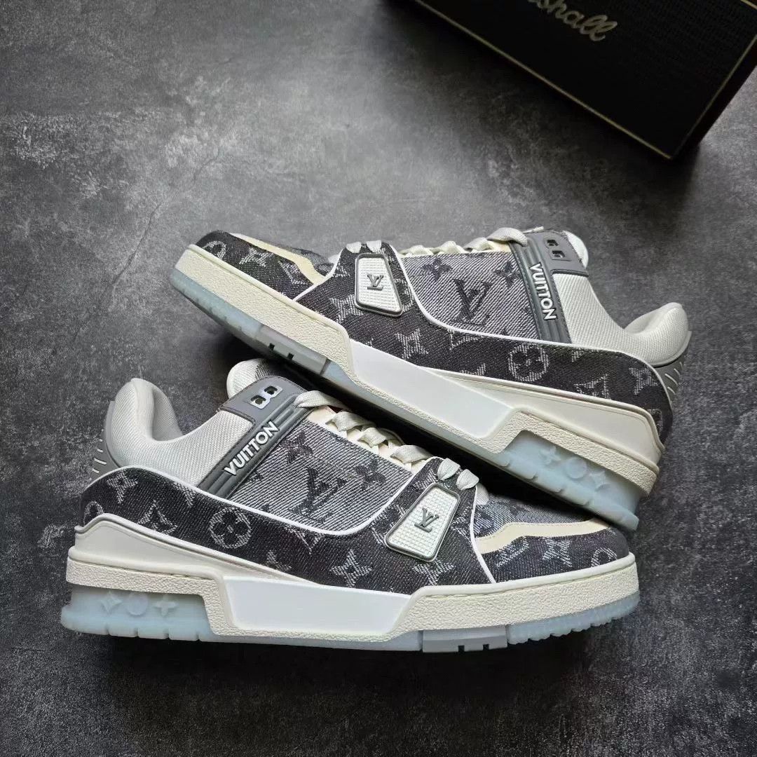 Louis Vuitton Louis Vuitton Training White Lowtop Sneakers 40 Women Size US 9 / IT 39 - 1 Thumbnail