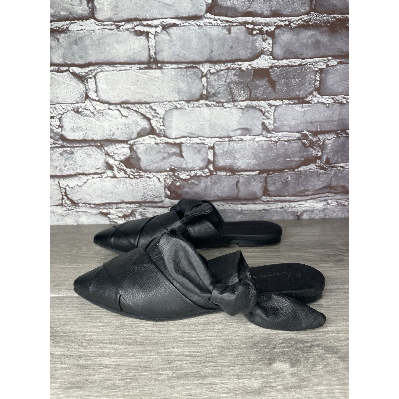 Anthropologie Anthropologie Black Leather Bow Pointed Toe Mules Flats Wome Size US 7.5 / IT 37.5 - 23 Thumbnail
