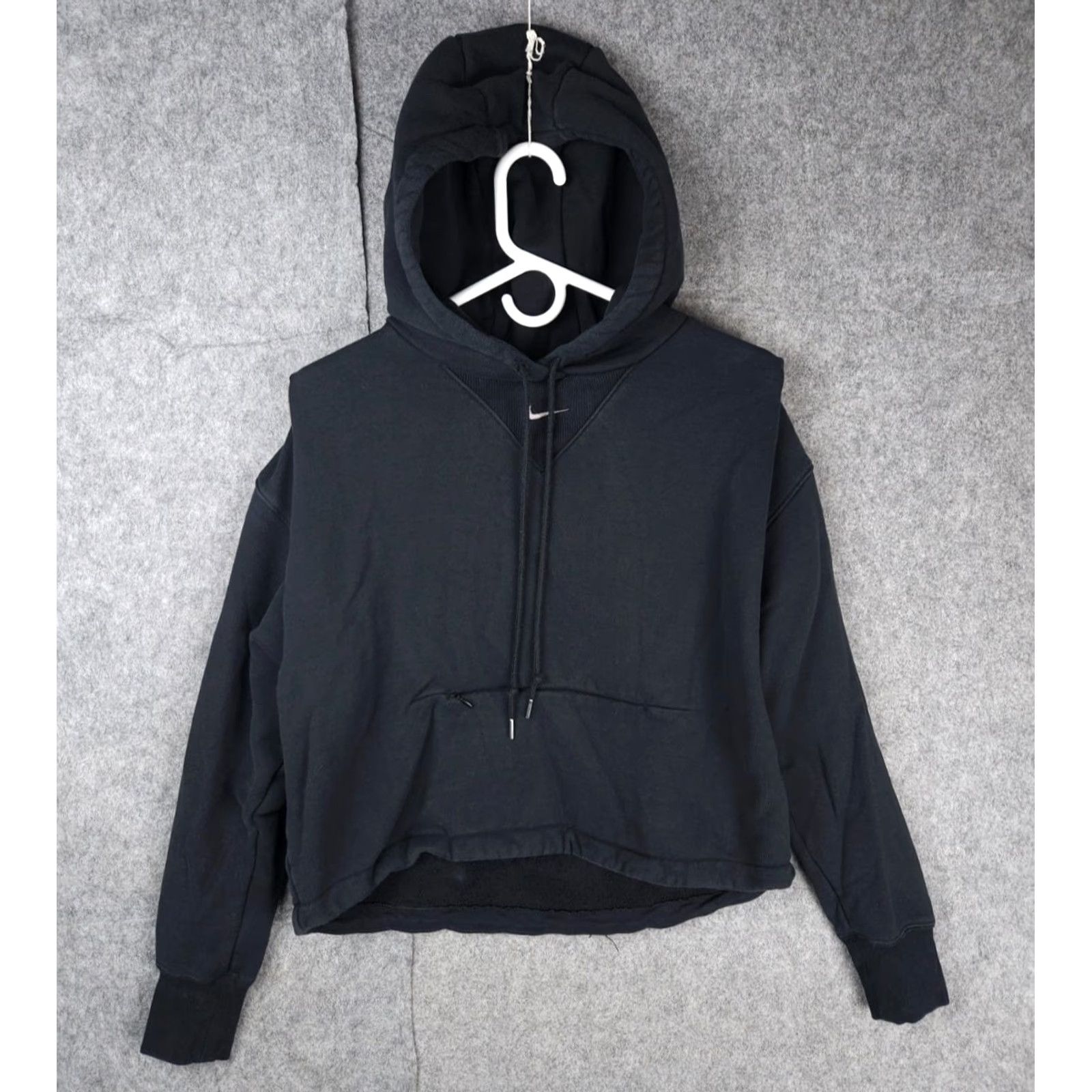 Nike VINTAGE Nike Hoodie Women’s M Black Oversized Cropped Center Swoosh Zip Pocket Hoodie Women's M Black Oversized Cropped Center Swoosh Zip Pocket Size M / US 6-8 / IT 42-44 - 2 Thumbnail