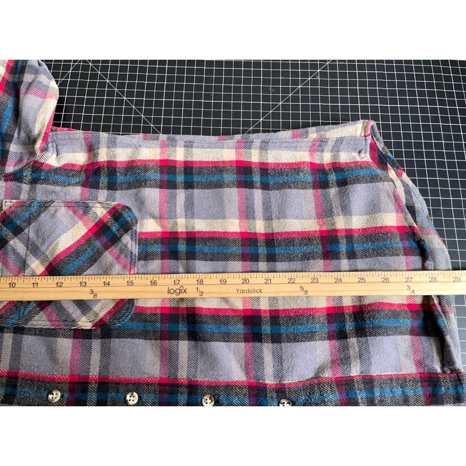 Vintage VINTAGE St. John's Bay 90s Flannel Shirt Adult Large Gray Red Plaid Grunge Workwear Mens Size US L / EU 52-54 / 3 - 6 Thumbnail
