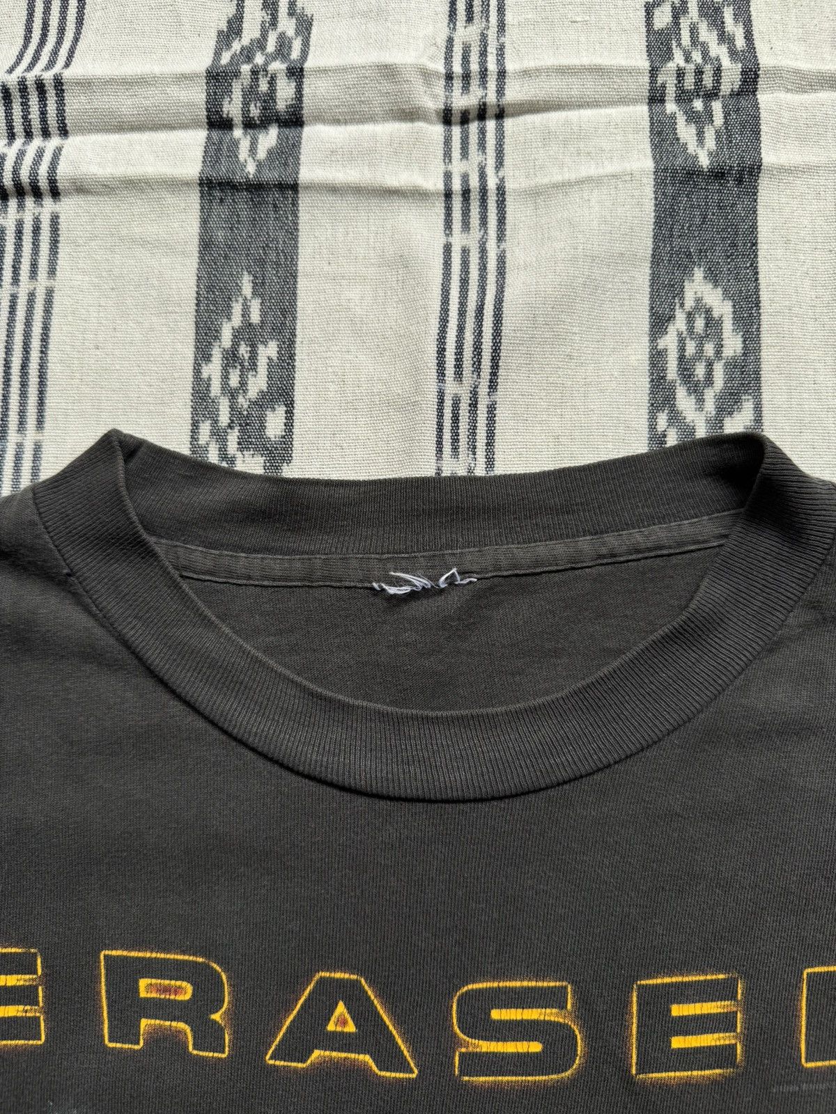 Vintage 90's Eraser Movie T-shirt Size US L / EU 52-54 / 3 - 4 Thumbnail
