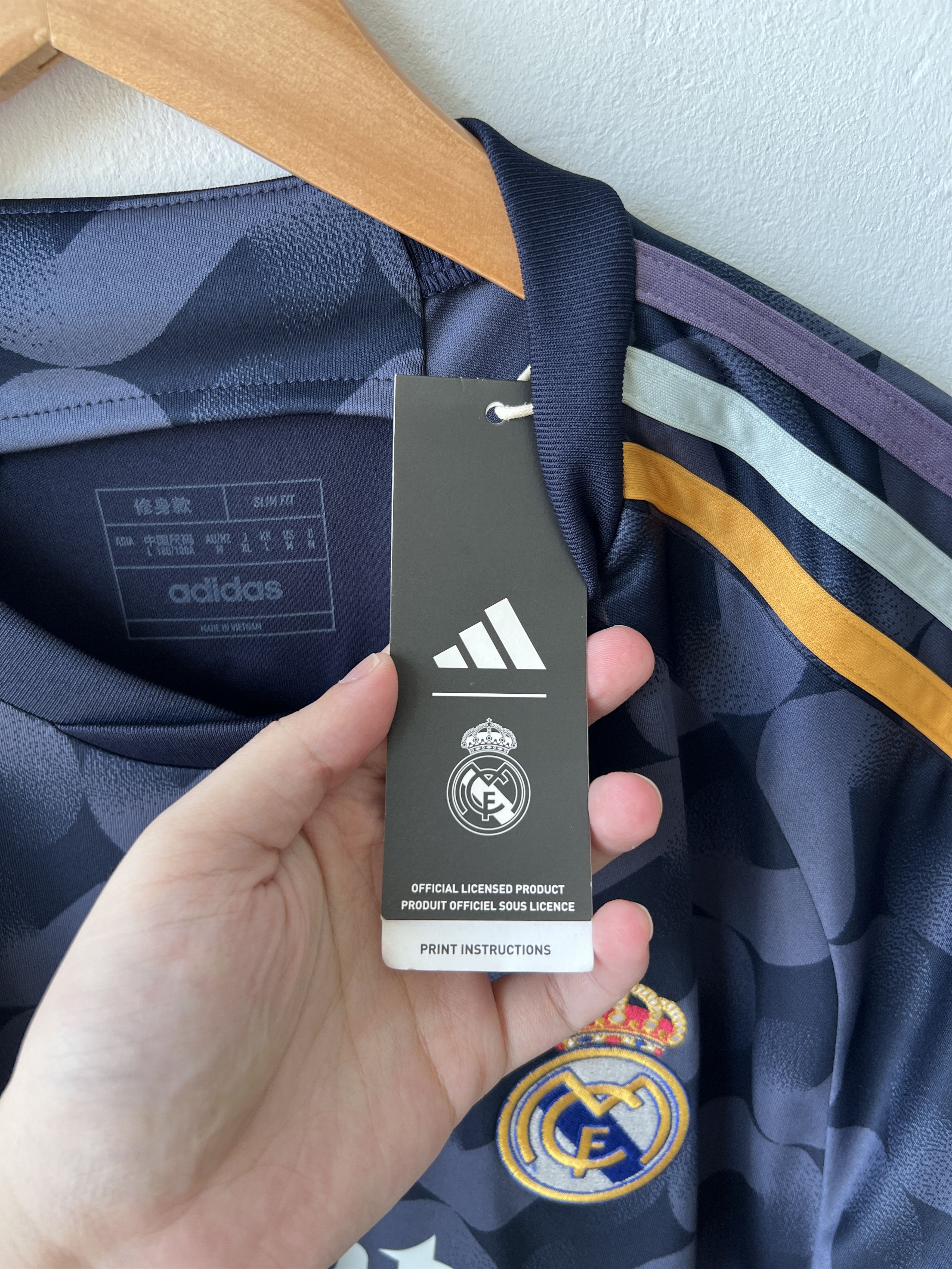 Adidas (M) Real Madrid 2023-24 Away Kit Kroos #8 (NEW) Size US M / EU 48-50 / 2 - 5 Thumbnail