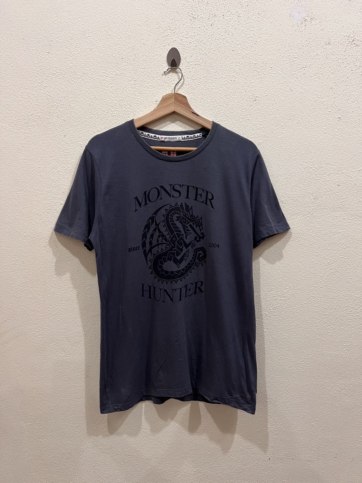 Anime × Japanese Brand × Uniqlo Japanese Monster Hunter Shirt Size US M / EU 48-50 / 2 - 2 Thumbnail