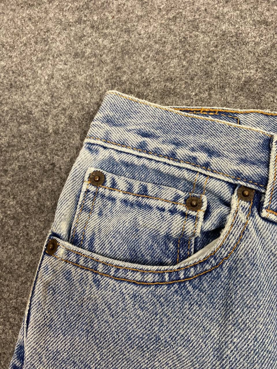Levi's vintage levis 550 relaxed fit lightwash denim Size US 27 - 12 Thumbnail