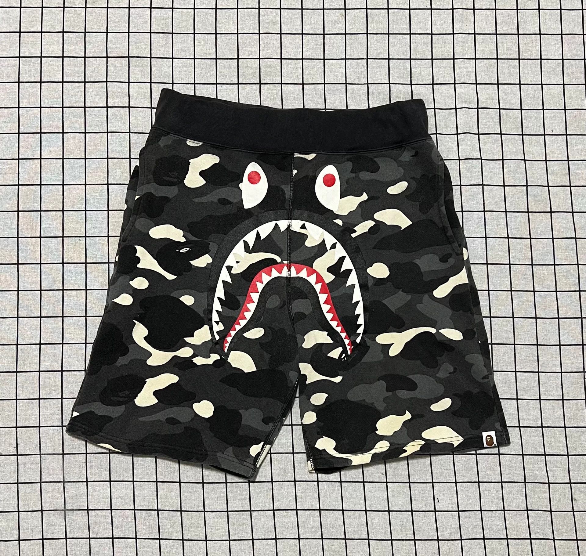Bape Bape Shark Camo Multi Shorts 36 Men Size US 36 / EU 52 - 1 Thumbnail