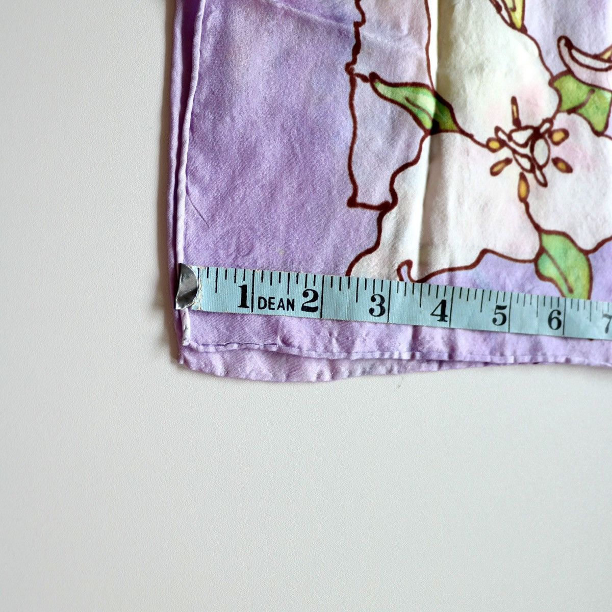 Handmade Vintage 90s Handcrafted Silk Scarf White Trillium 59x14 in Size ONE SIZE - 7 Thumbnail
