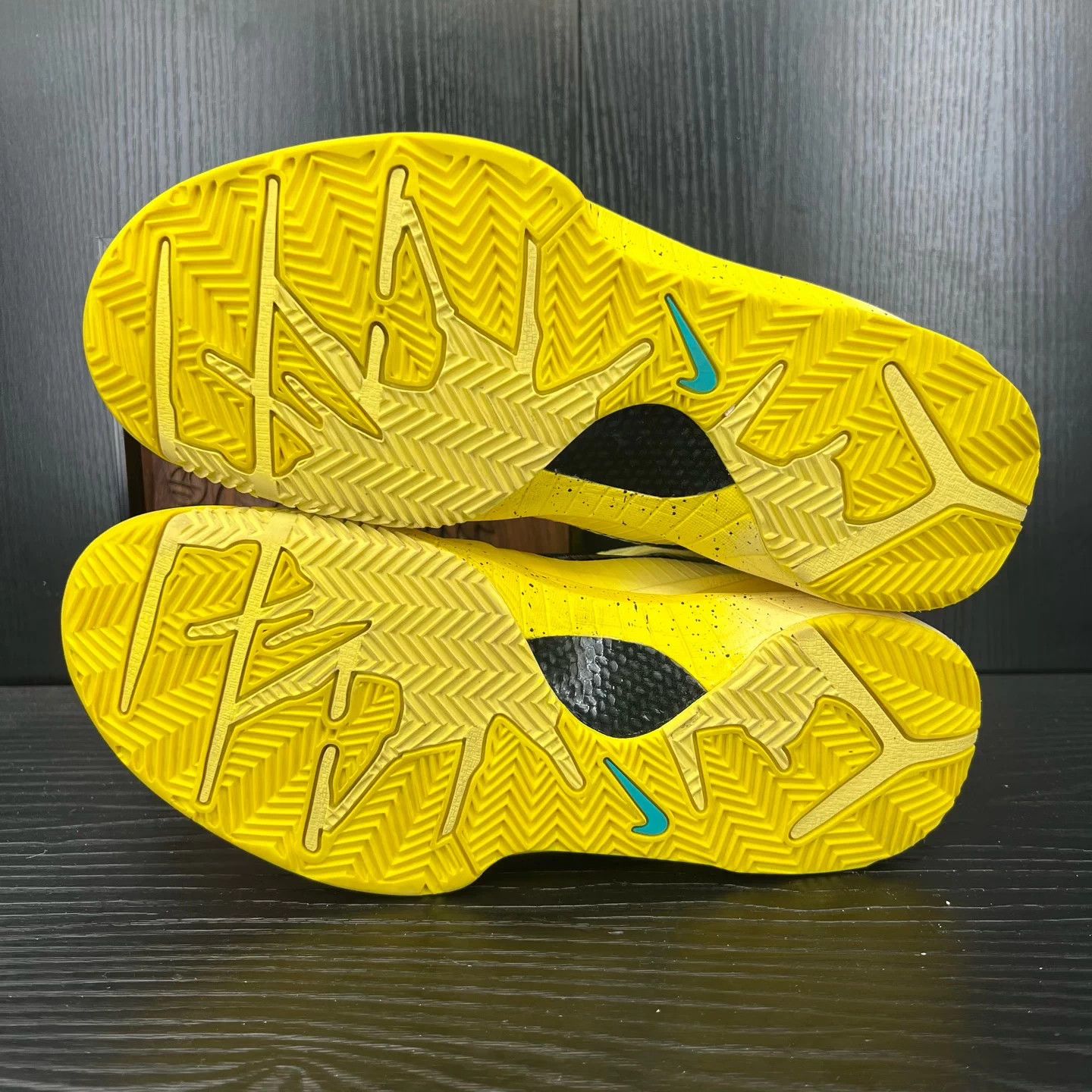 Nike Nike Zoom Kobe 4 Black/Yellow 42.5 Mint Size US 9.5 / EU 42-43 - 7 Thumbnail
