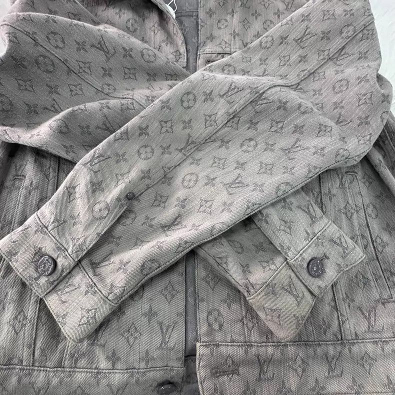 Louis Vuitton Louis Vuitton Grey Logo full-print single-breasted casual Size US M / EU 48-50 / 2 - 6 Thumbnail