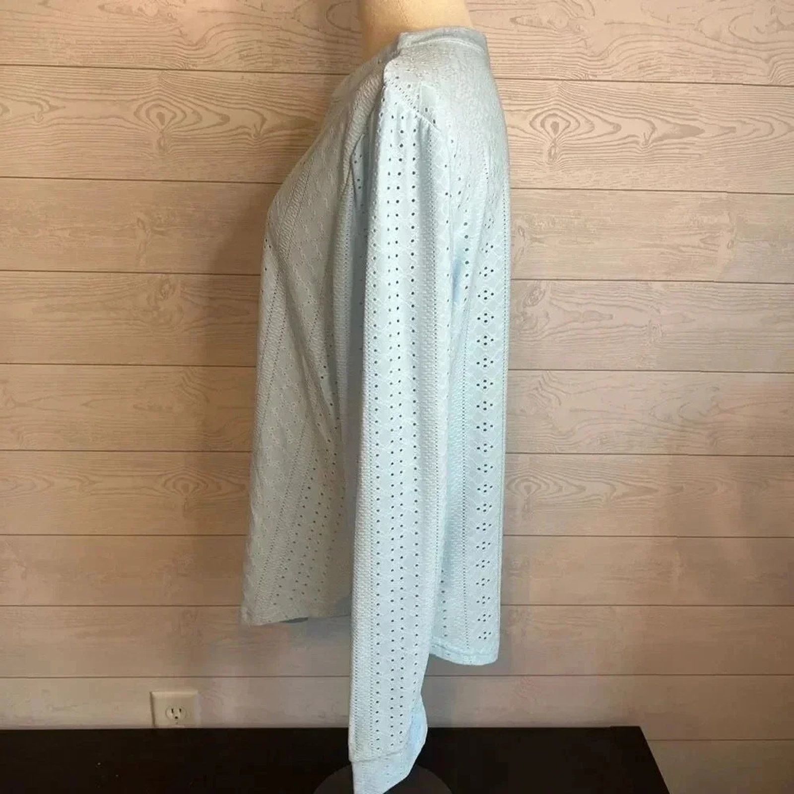 Other Zolucky NWT light blue V-neck eyelet tunic Size XL Size XL / US 12-14 / IT 48-50 - 3 Thumbnail