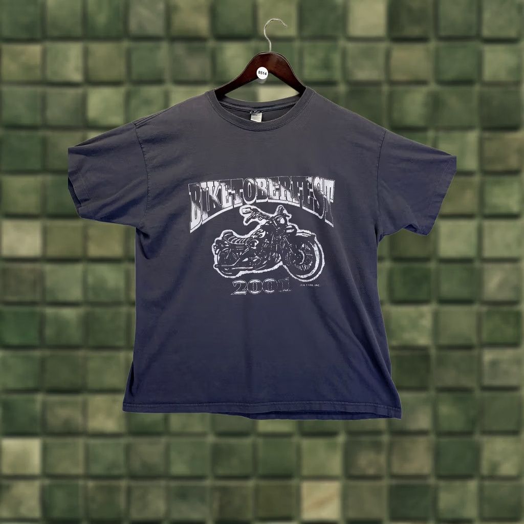 Vintage VINTAGE Biketoberfest Motorcycle 2001 Gray Graphic T Shirt XL-8514 Shirt Men XL Gray Graphic Biker 2001 Size US XL / EU 56 / 4 - 1 Thumbnail