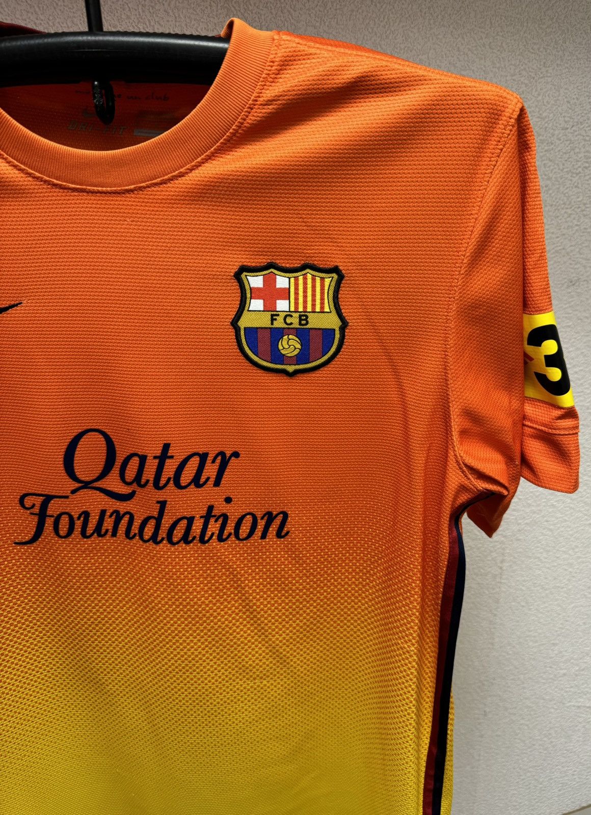 Nike Nike Barcelona soccer jersey M sz apl patch Size US M / EU 48-50 / 2 - 3 Thumbnail