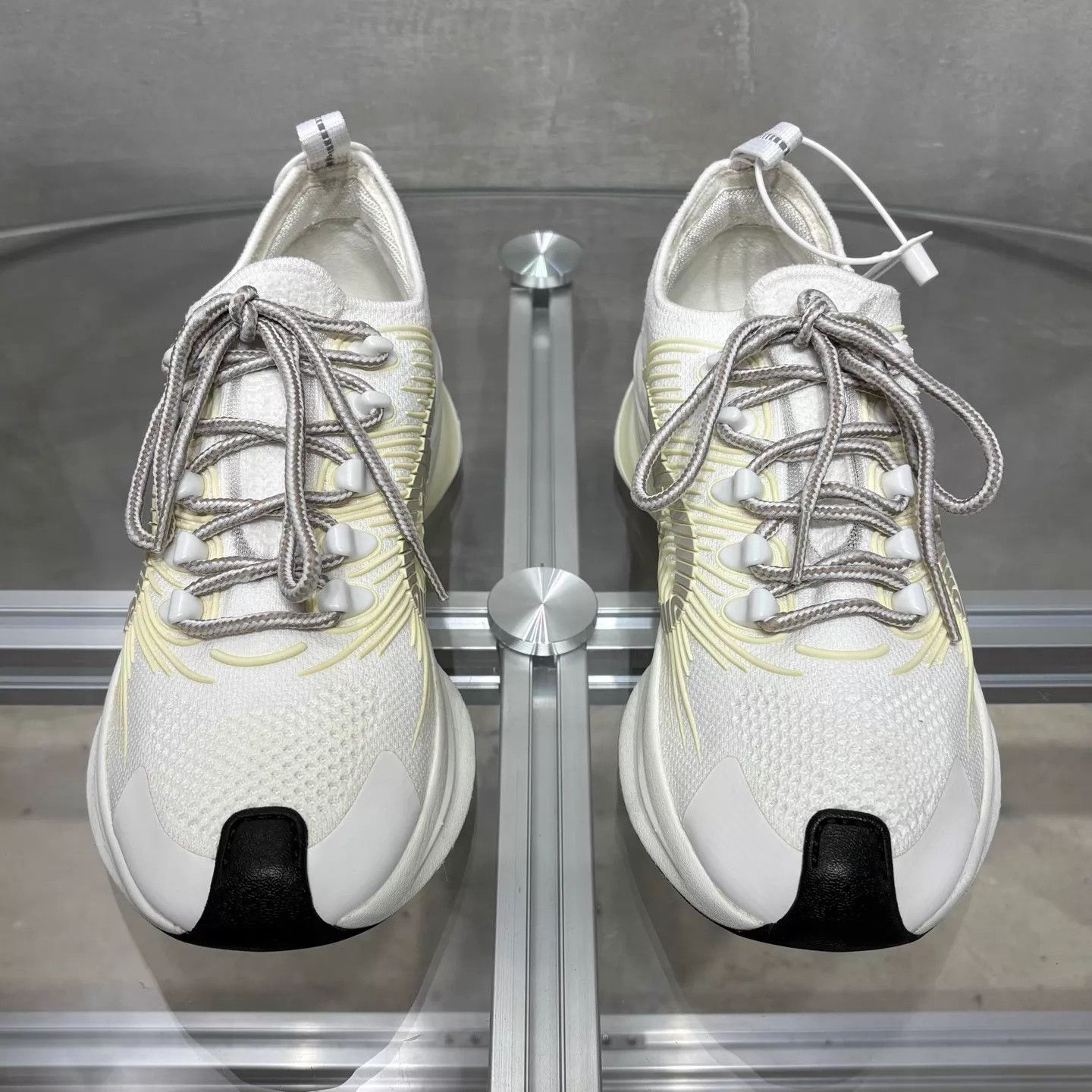 Gucci Gucci RUN White Casual Sneaker Size 40.5 Size US 7.5 / EU 40-41 - 1 Thumbnail