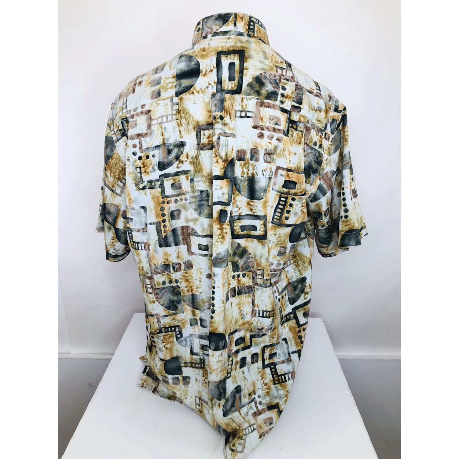 George GEORG ROTH Germany Abstract Geometric Lg. Shirt Mens Short Sleeve Button-Up Multicolor Geometric Pattern Angel Decade 90s? (adjusted) Size US L / EU 52-54 / 3 - 4 Thumbnail