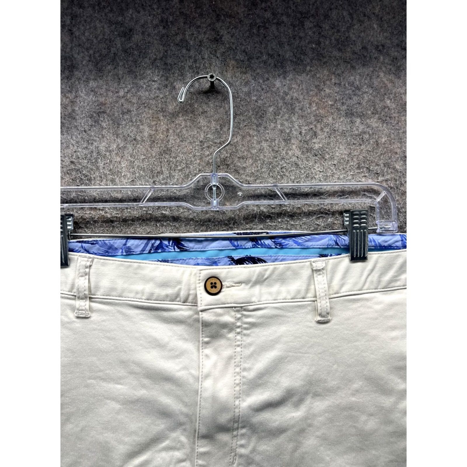 Tommy Bahama Tommy Bahama Shorts Mens 44 Beige Canvas Stretch Chino 7 Inseam Casual Summer Men’s Size 44 Beige Canvas Stretch Chino Shorts Size US 44 / EU 60 - 7 Thumbnail