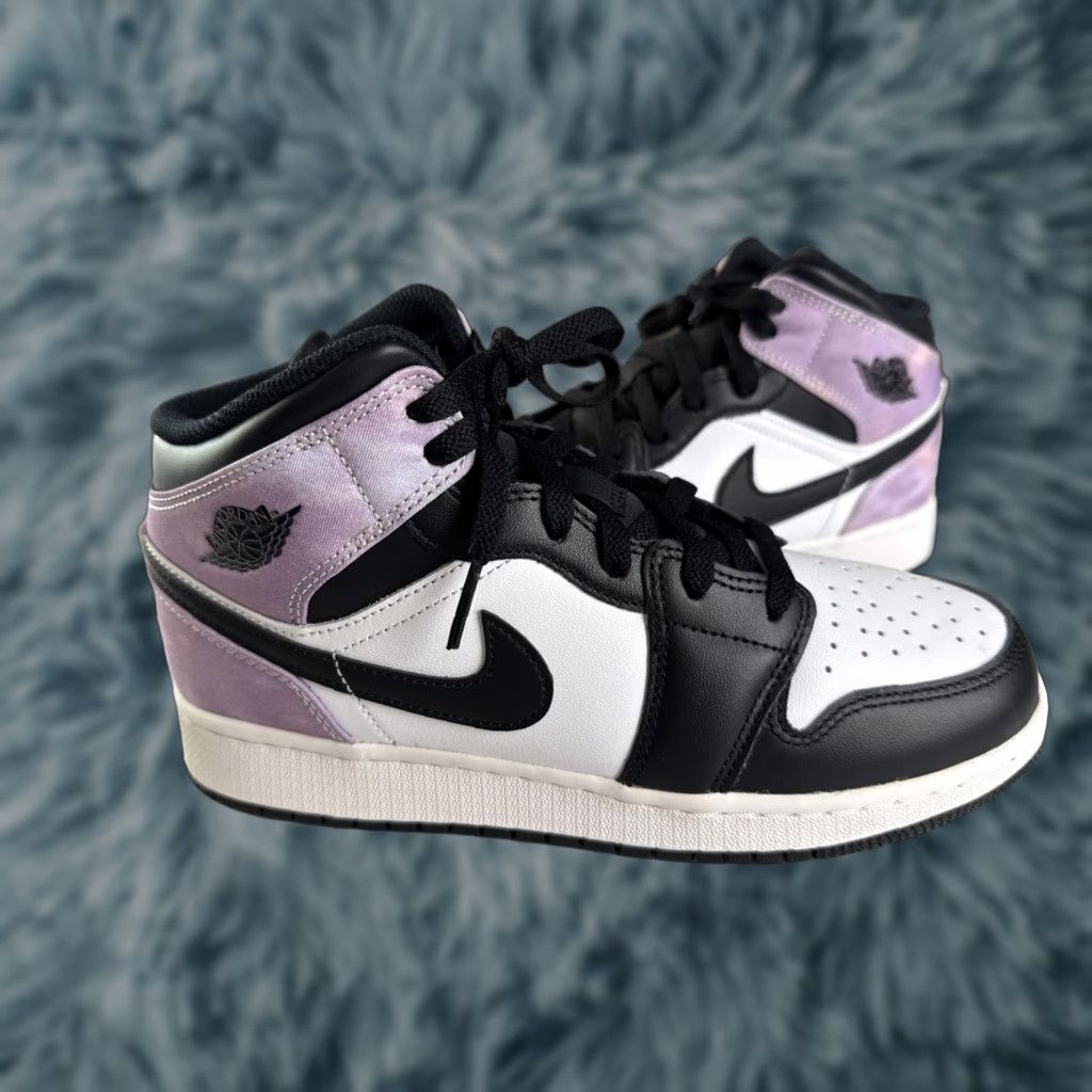 Jordan Brand Nike Air Jordan 1 Mid Bleached Coral White Black DM1200-001 6Y Womens 7.5 Shoes Size ONE SIZE - 1 Thumbnail