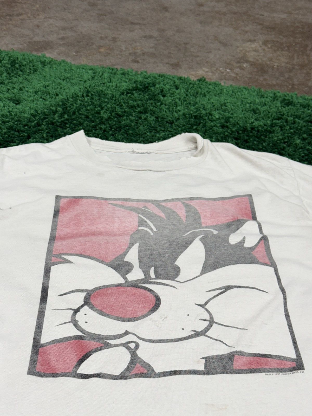Vintage Vintage 1993 Warner Bro Sylvester Cat Distressed Cartoon Tee Size US M / EU 48-50 / 2 - 3 Thumbnail