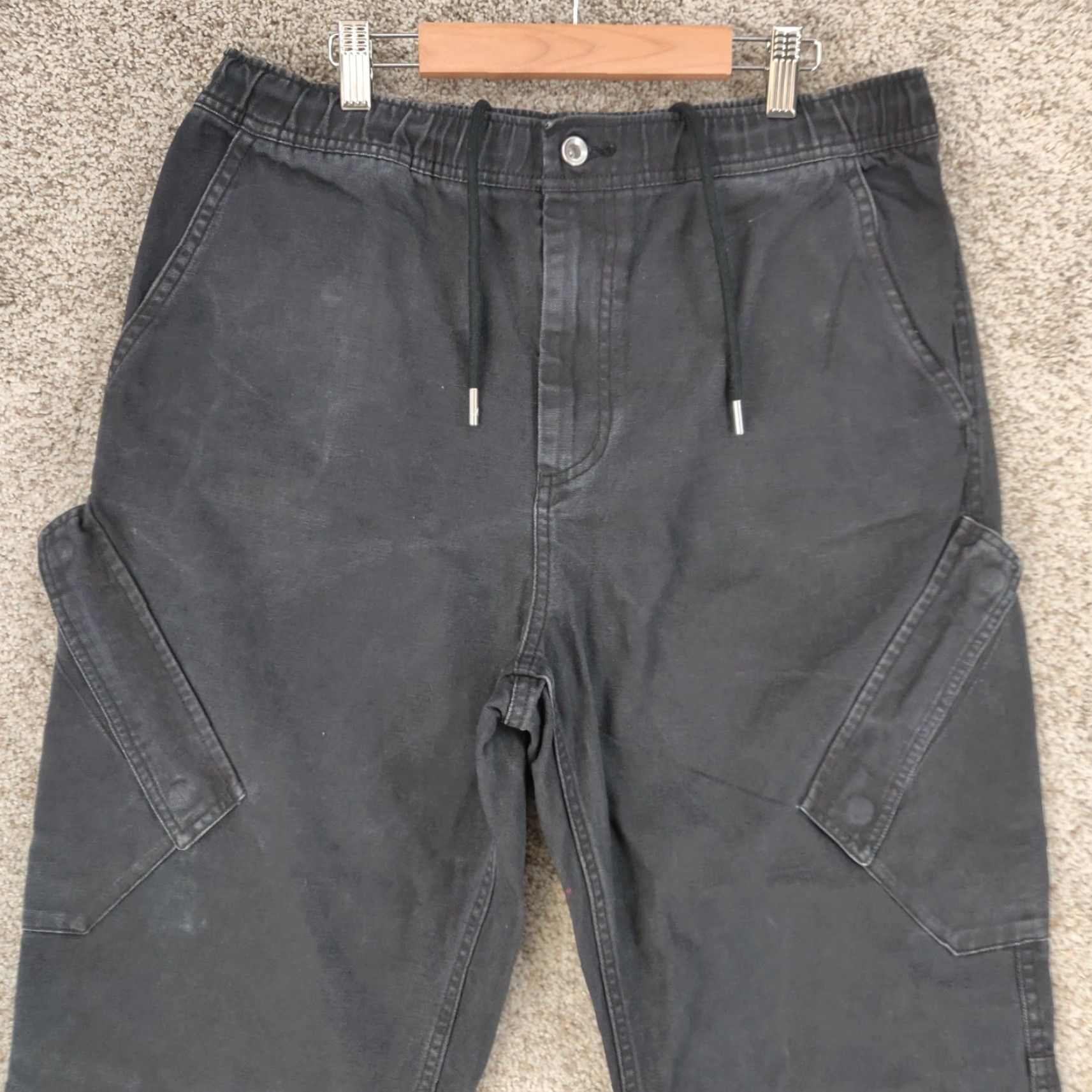 Nike Air Jordan Essentials Chicago Trousers Mens Medium Black FN6364-010 Jumpman Logo Cargo Pants Mens New title may not introduce new info. Size US 31 - 2 Thumbnail