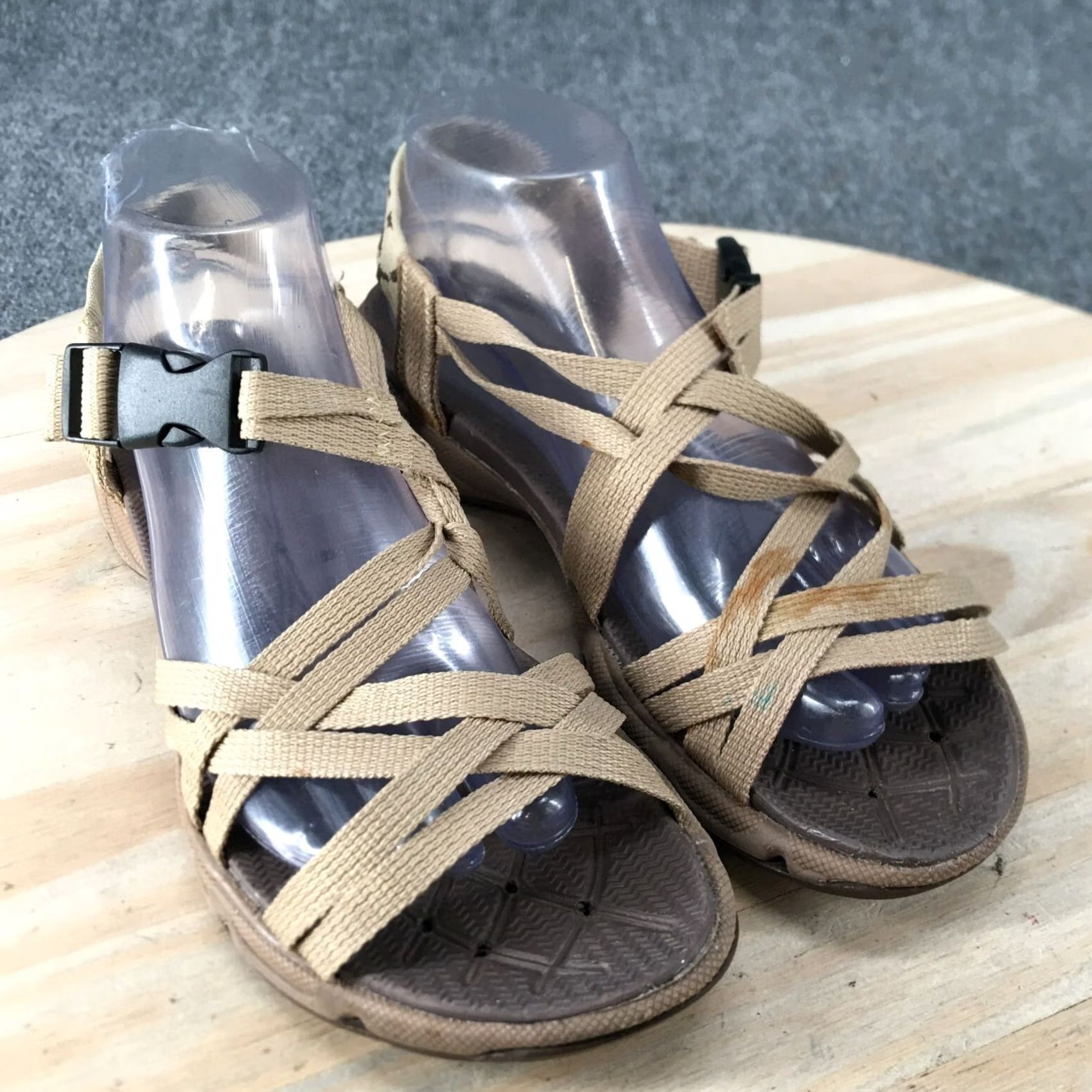 Vintage Khombu Sandals Womens 7.5 Ankle Straps Beige Faux Leather Hook & Loop Casual Sandals Womens 7.5 Beige Strappy Size US 8 / IT 38 - 3 Thumbnail