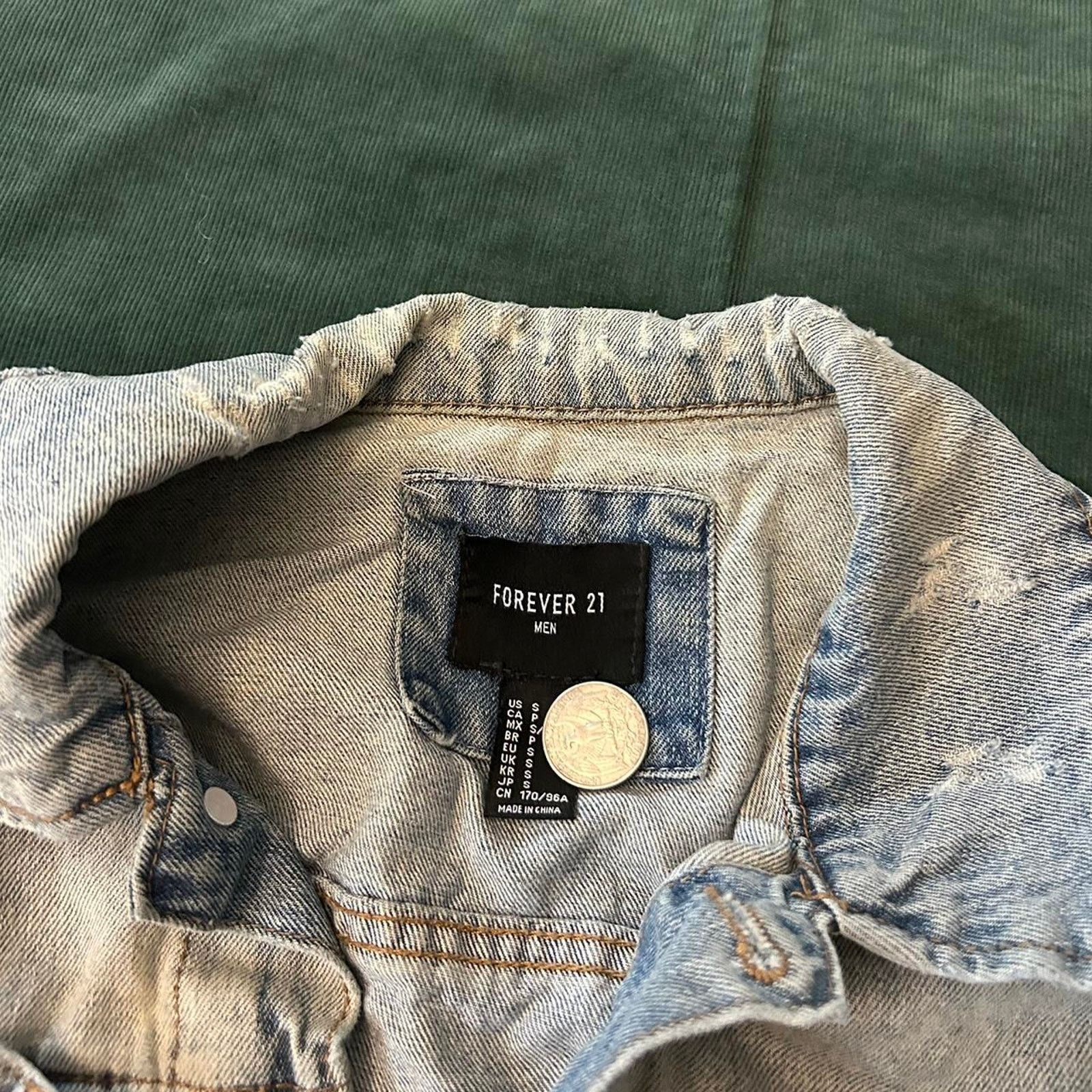 Forever 21 Y2k forever 21 distressed denim jacket Size US S / EU 44-46 / 1 - 5 Thumbnail