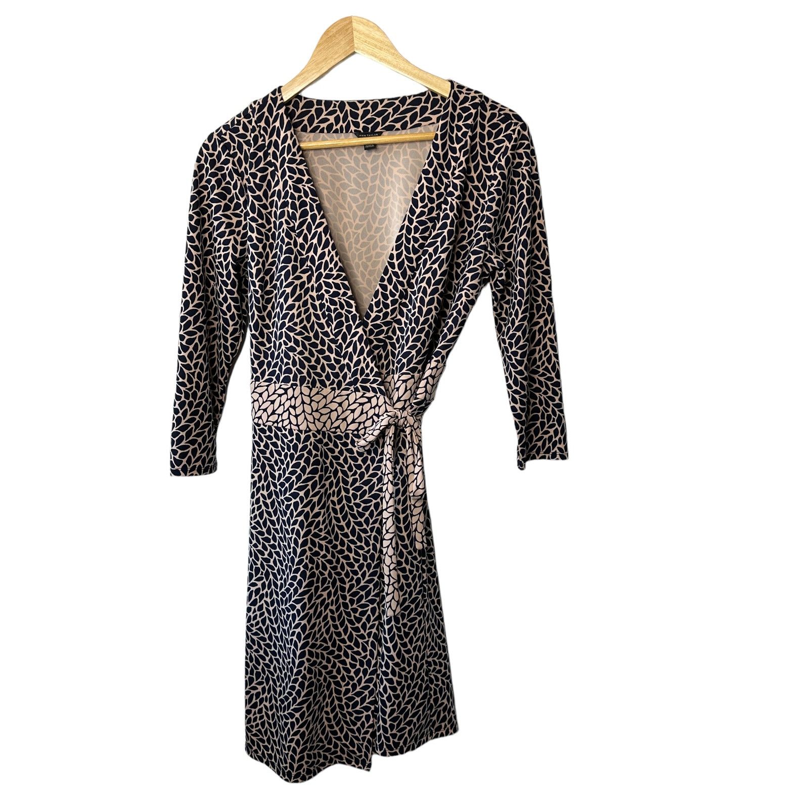 Ann Taylor Ann Taylor Cream & Black Print Long Sleeve Wrap Dress Sz 4 Size S / US 4 / IT 40 - 1 Thumbnail