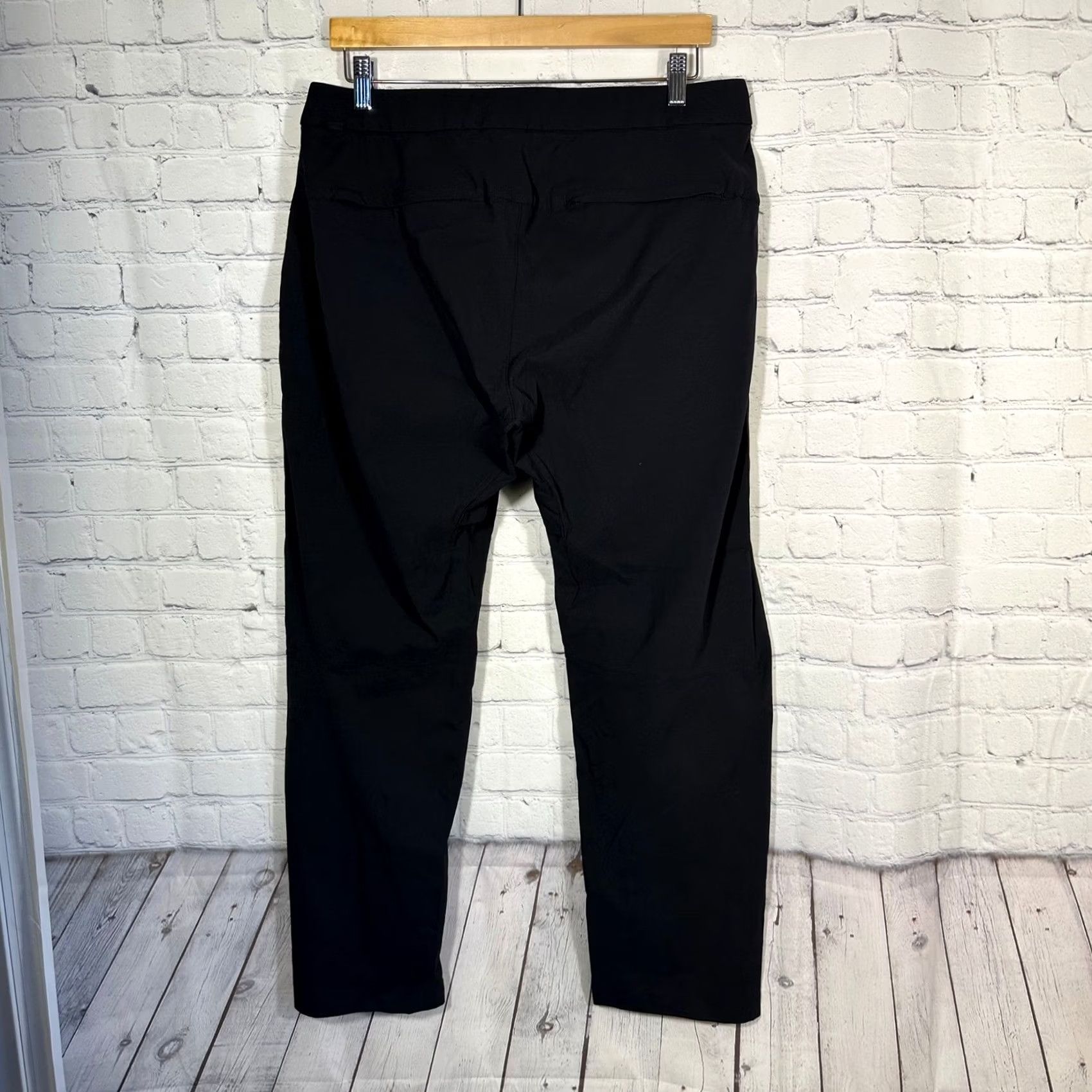 Lululemon Lululemon Pants Mens 34 Black Stretch Trousers Belted Adjustable Waist Breathable Pockets Chino Straight Regular Size US 36 / EU 52 - 7 Thumbnail