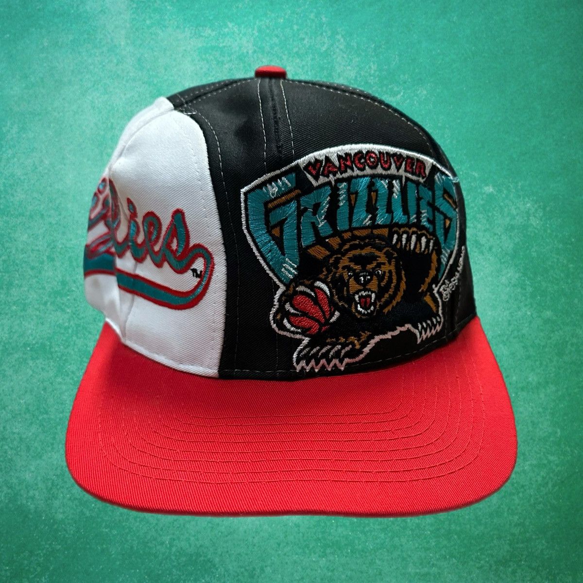 Logo Athletic × NBA × Vintage Vintage Vancouver Grizzlies Logo 