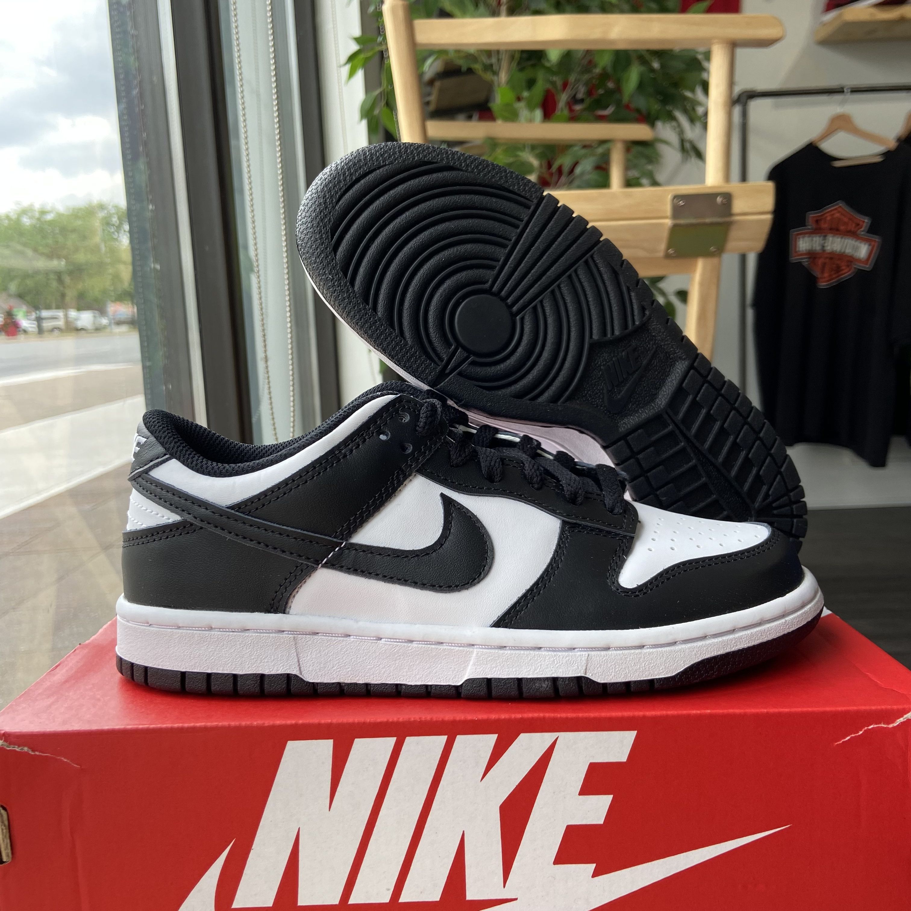 Nike Nike Dunk Low Size US 5.5 / IT 35.5 - 1 Thumbnail