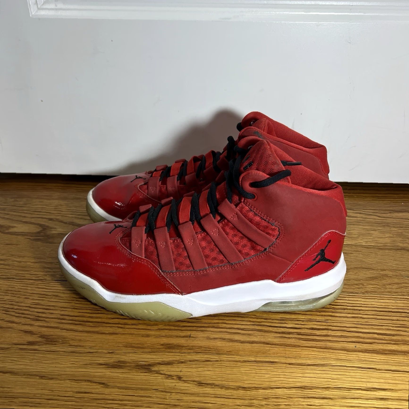 Jordan Brand Air Jordan Max Aura Gym Red Sneakers CQ9451-600 Women's US 8 Size US 8 / IT 38 - 7 Thumbnail
