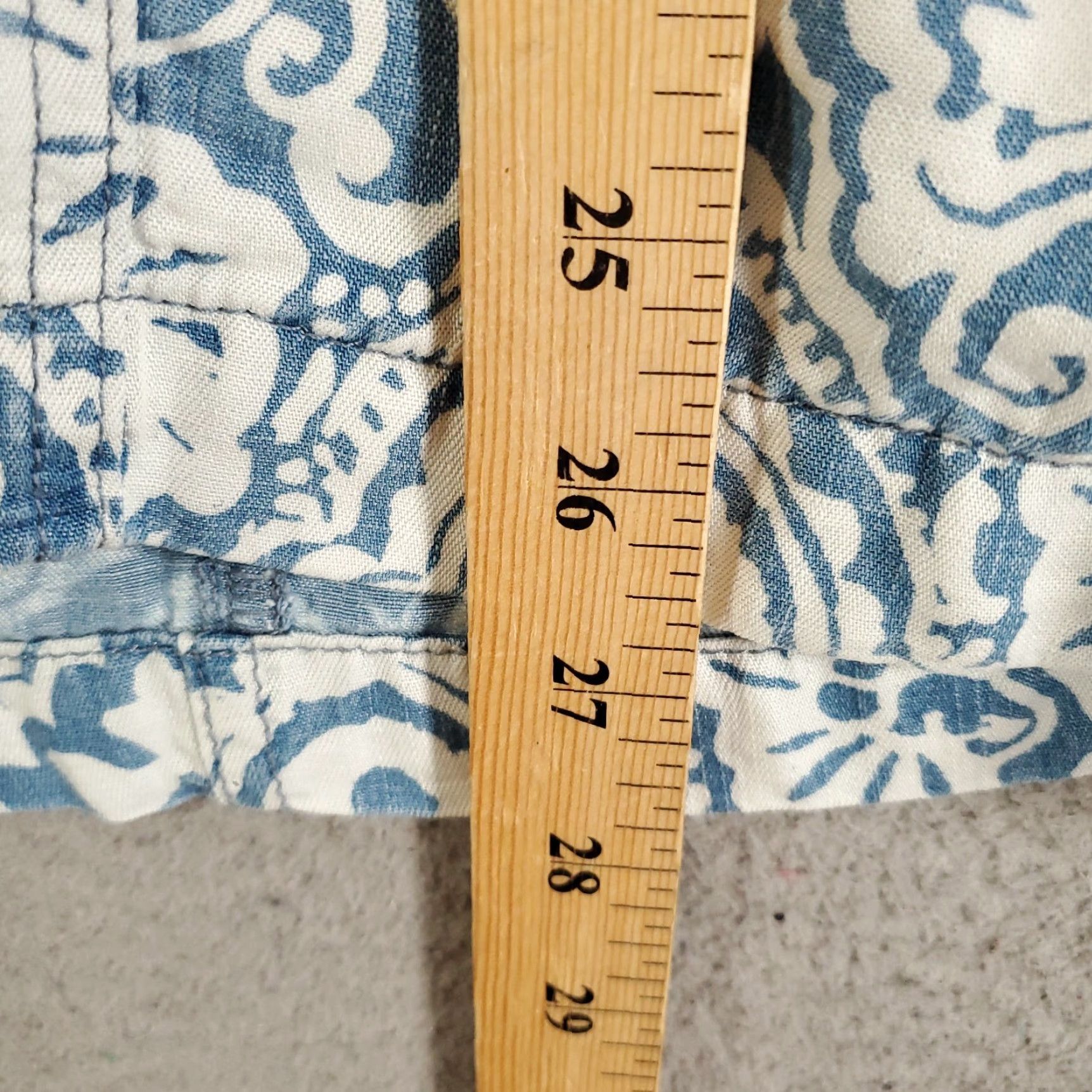 Vintage Chicos Shirt Womens M Blue White Chambray Button-Up Roll Tab Sleeve Shacket Geometric Pockets Vintage No Menus? Size M / US 6-8 / IT 42-44 - 3 Thumbnail