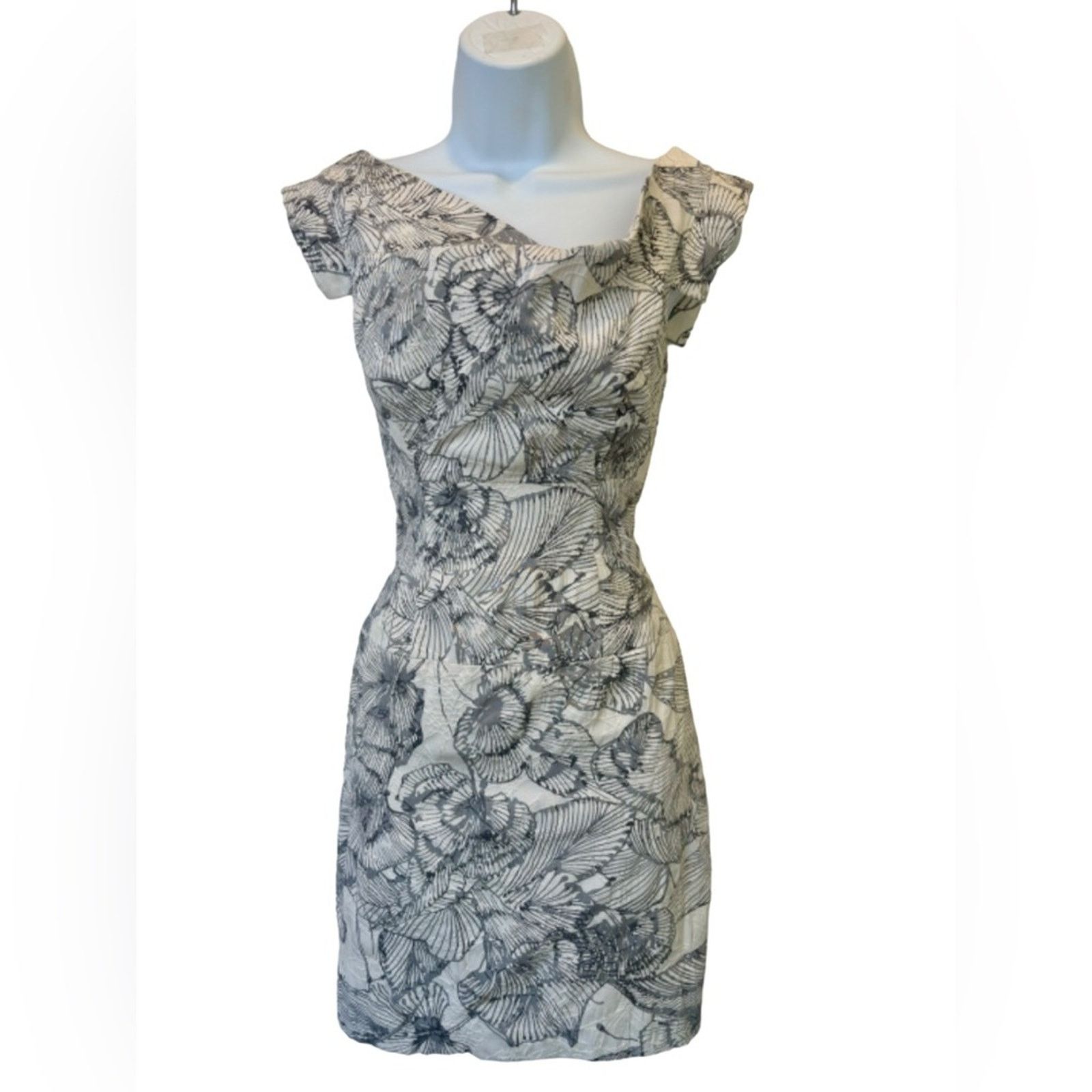 Black Halo Black Halo Jackie O Sheath Dress Floral Textured Size O Size XS / US 0-2 / IT 36-38 - 1 Thumbnail