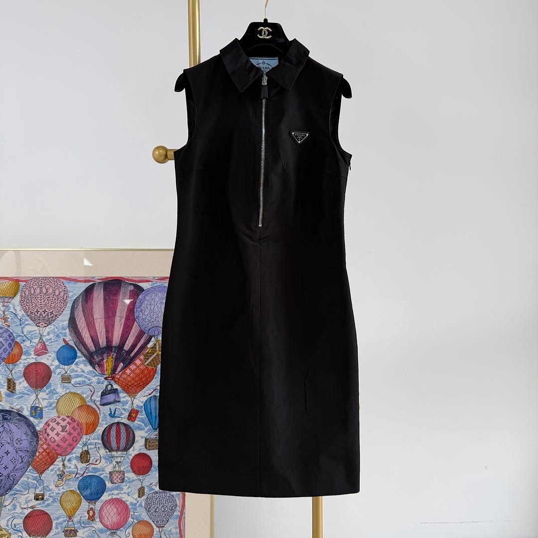Prada Prada Logo Zip Mini Dress Size 38 Size XS / US 0-2 / IT 36-38 - 1 Thumbnail