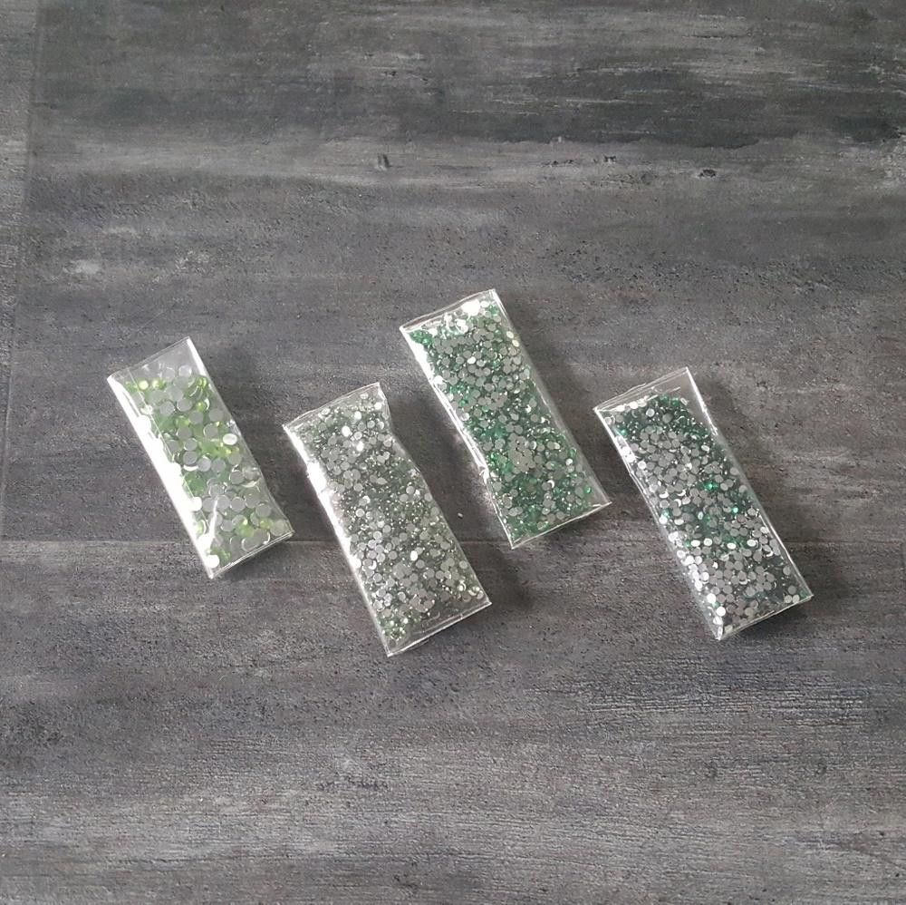 Designer Green Diamond Nail Art Bundle Size ONE SIZE - 1 Thumbnail