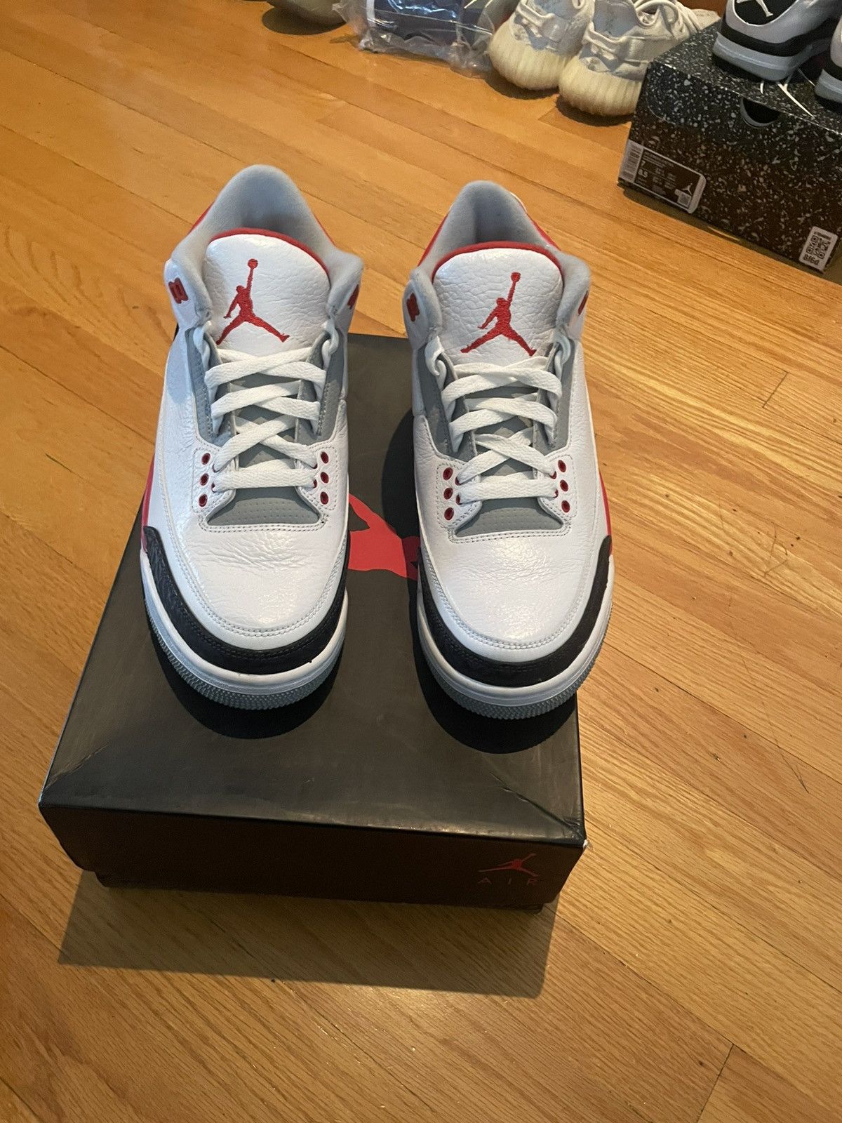 Jordan Brand 2013 fire red 3s retro Size US 8 / EU 41 - 3 Thumbnail
