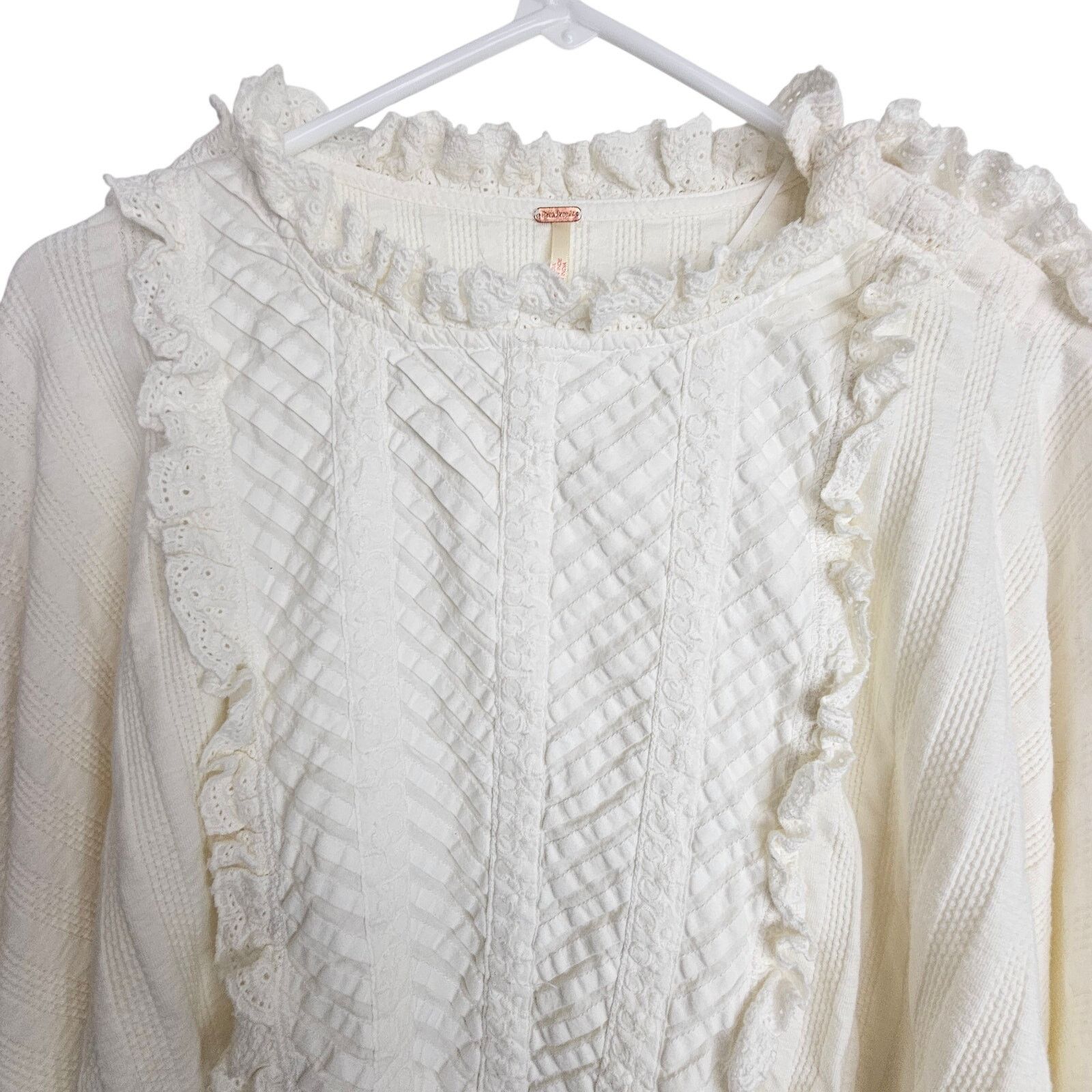 Free People Free People More Romance Ruffles Eyelet Lace Knit Top Size M Size M / US 6-8 / IT 42-44 - 3 Thumbnail