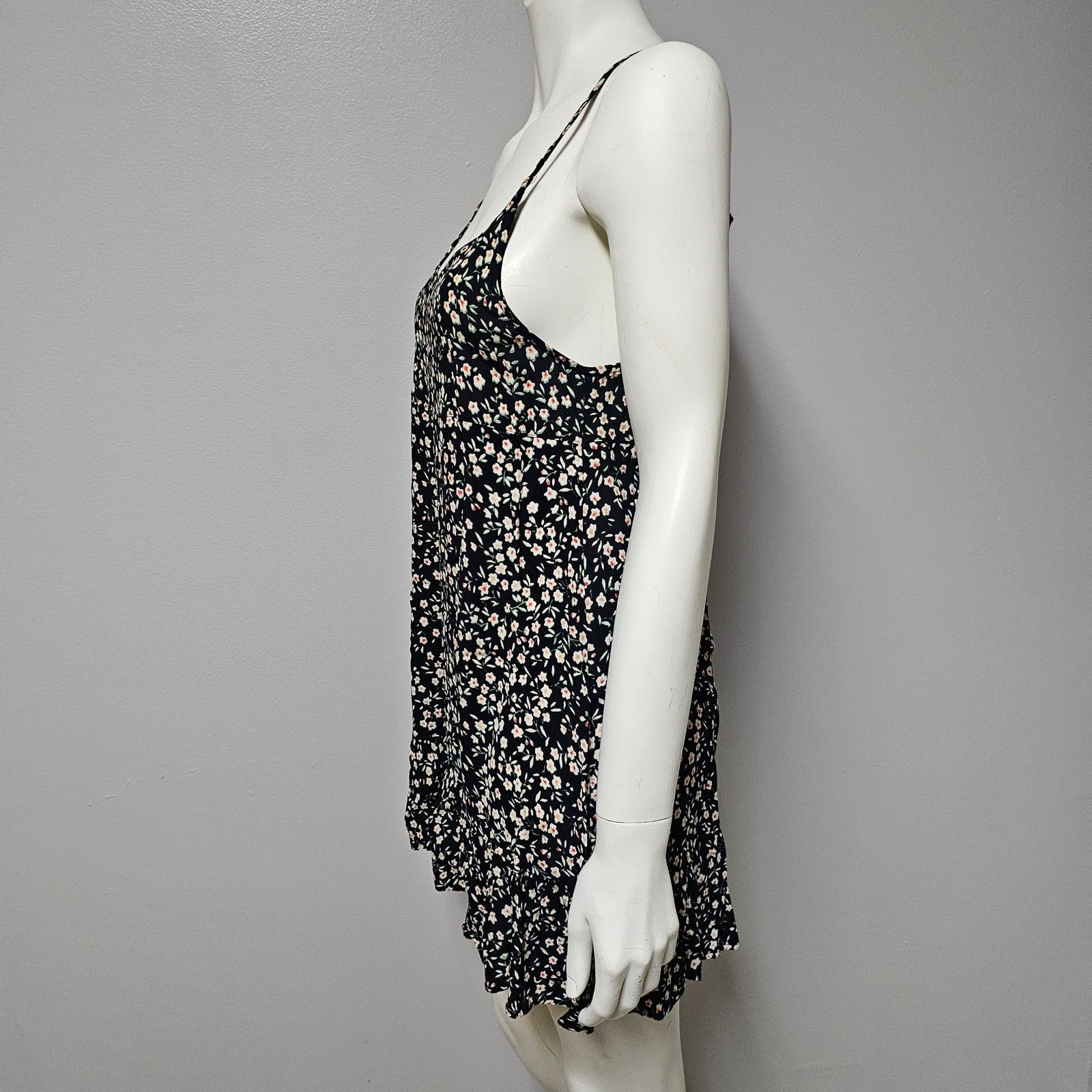 Urban Outfitters Urban Outfitters Black Floral Mini Dress Ruffle Hem sz Small Size S / US 4 / IT 40 - 4 Thumbnail